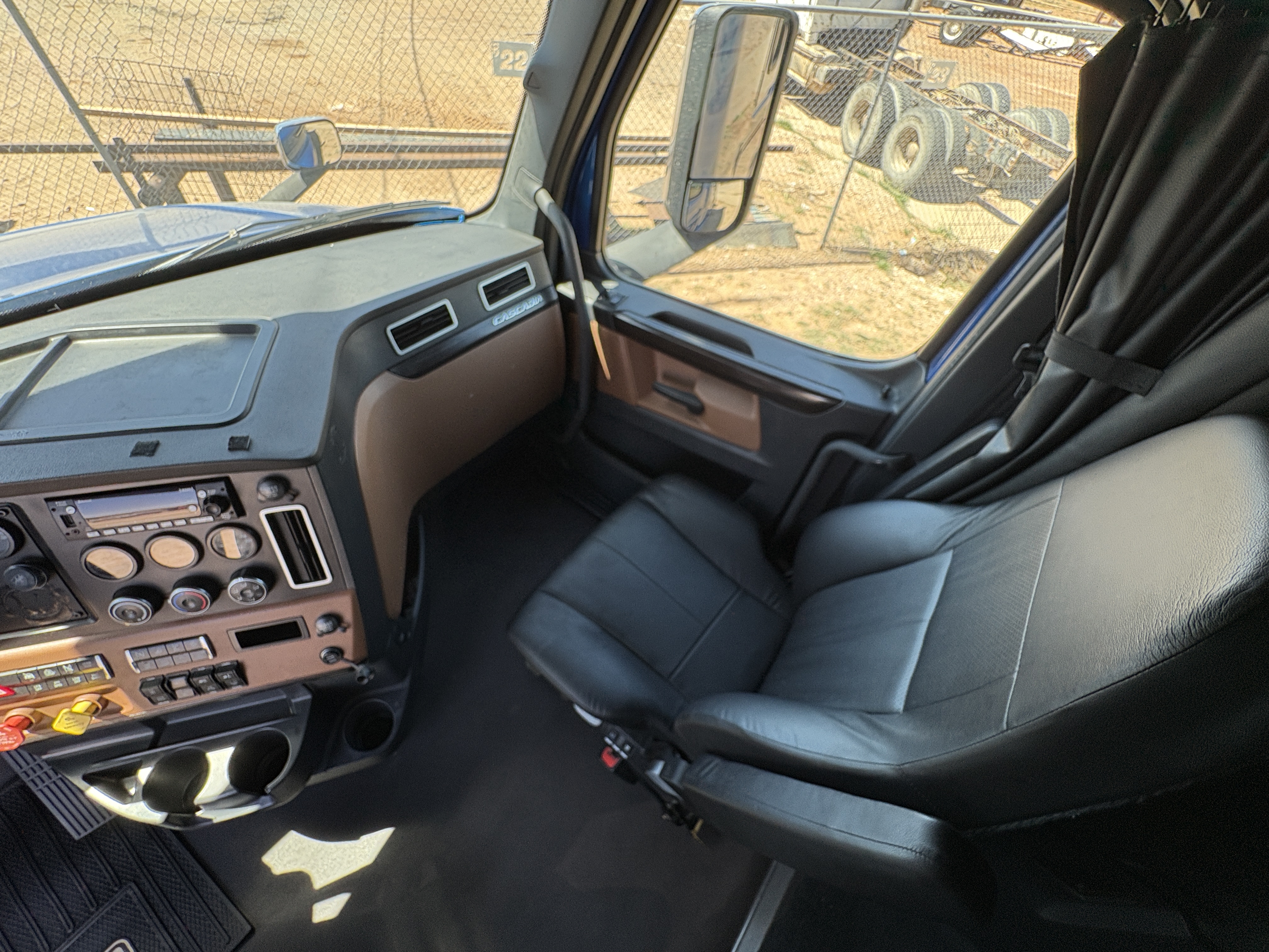 2022 Freightliner Cascadia - image 17