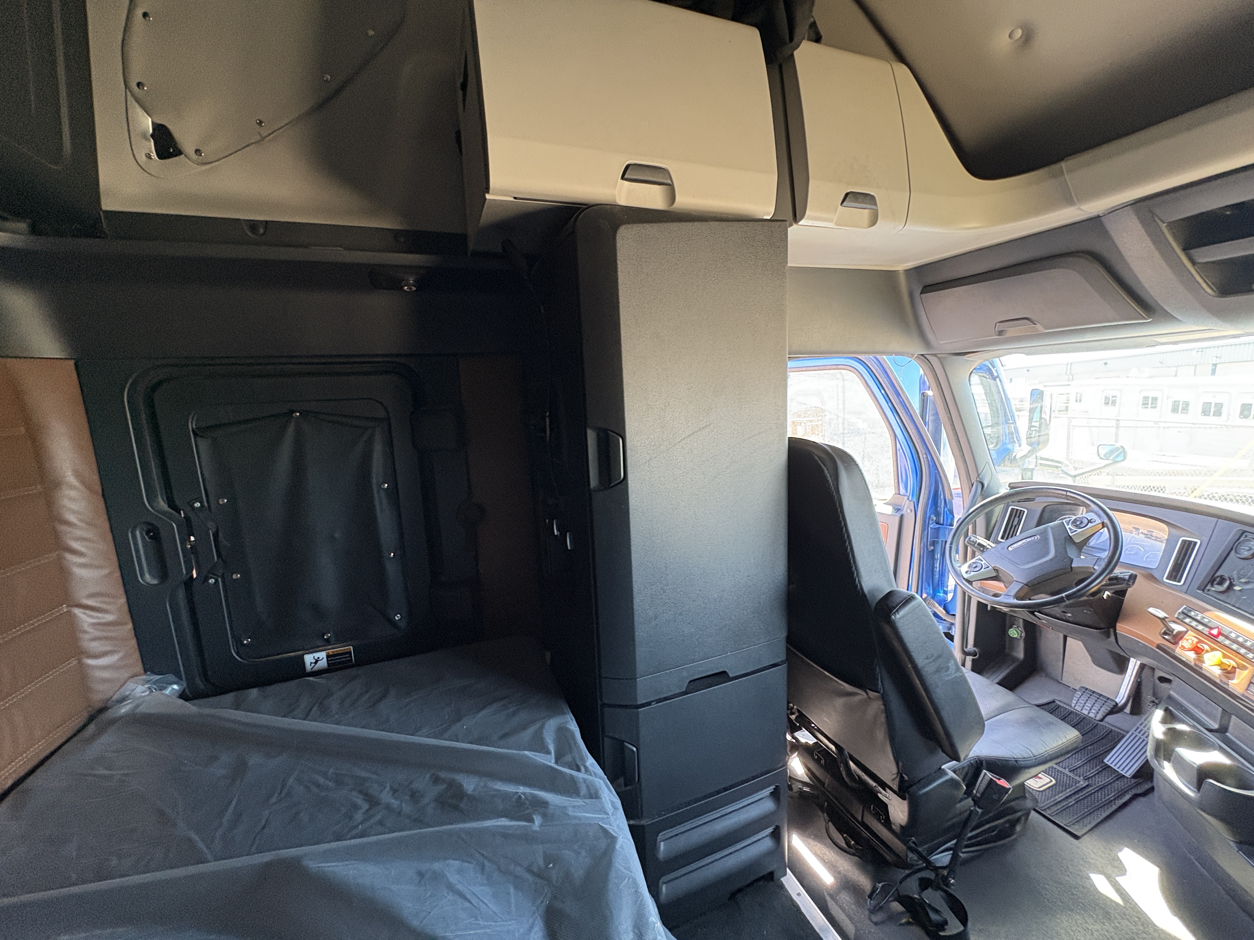 2022 Freightliner Cascadia - image 23