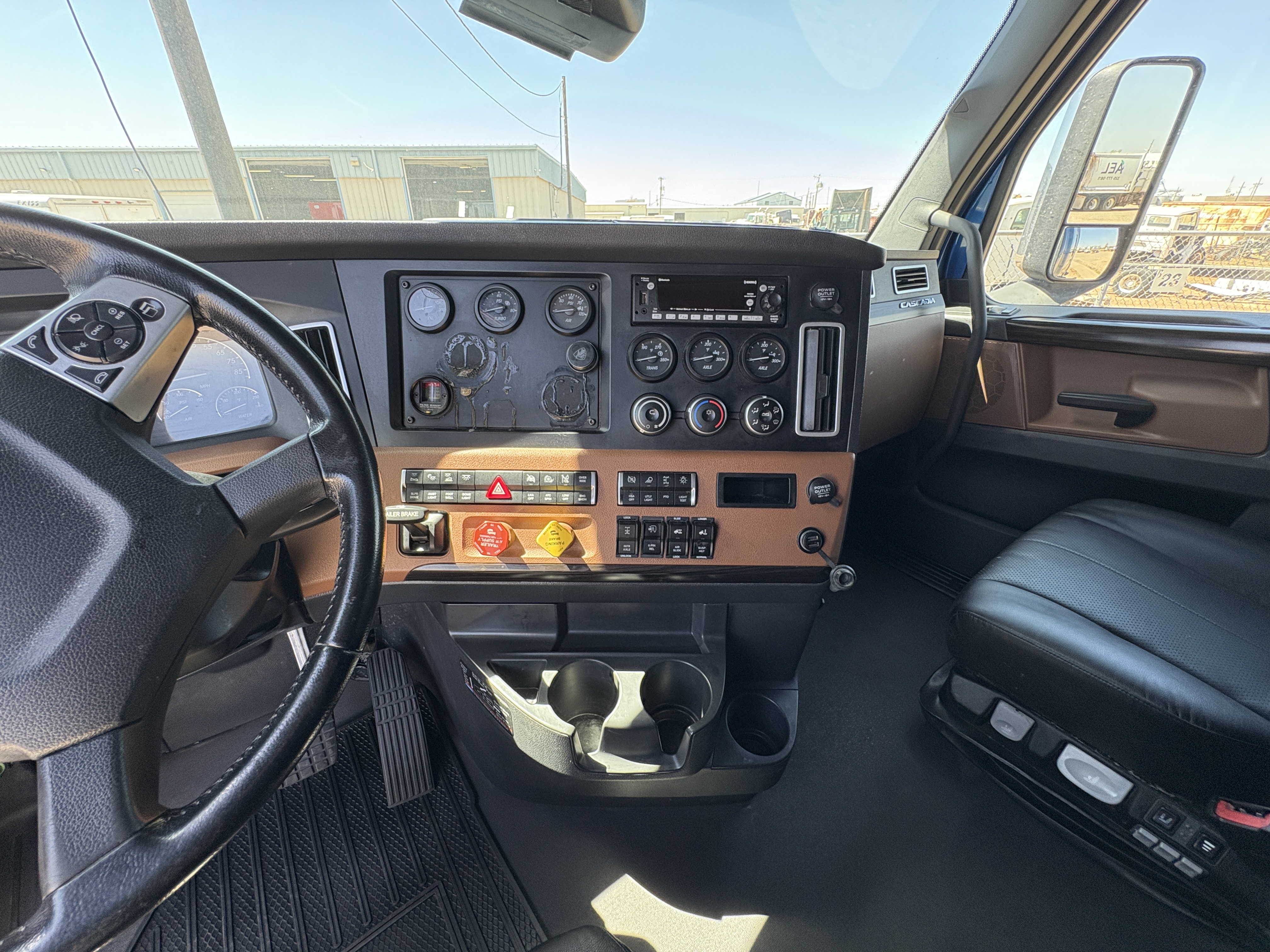 2022 Freightliner Cascadia - image 16