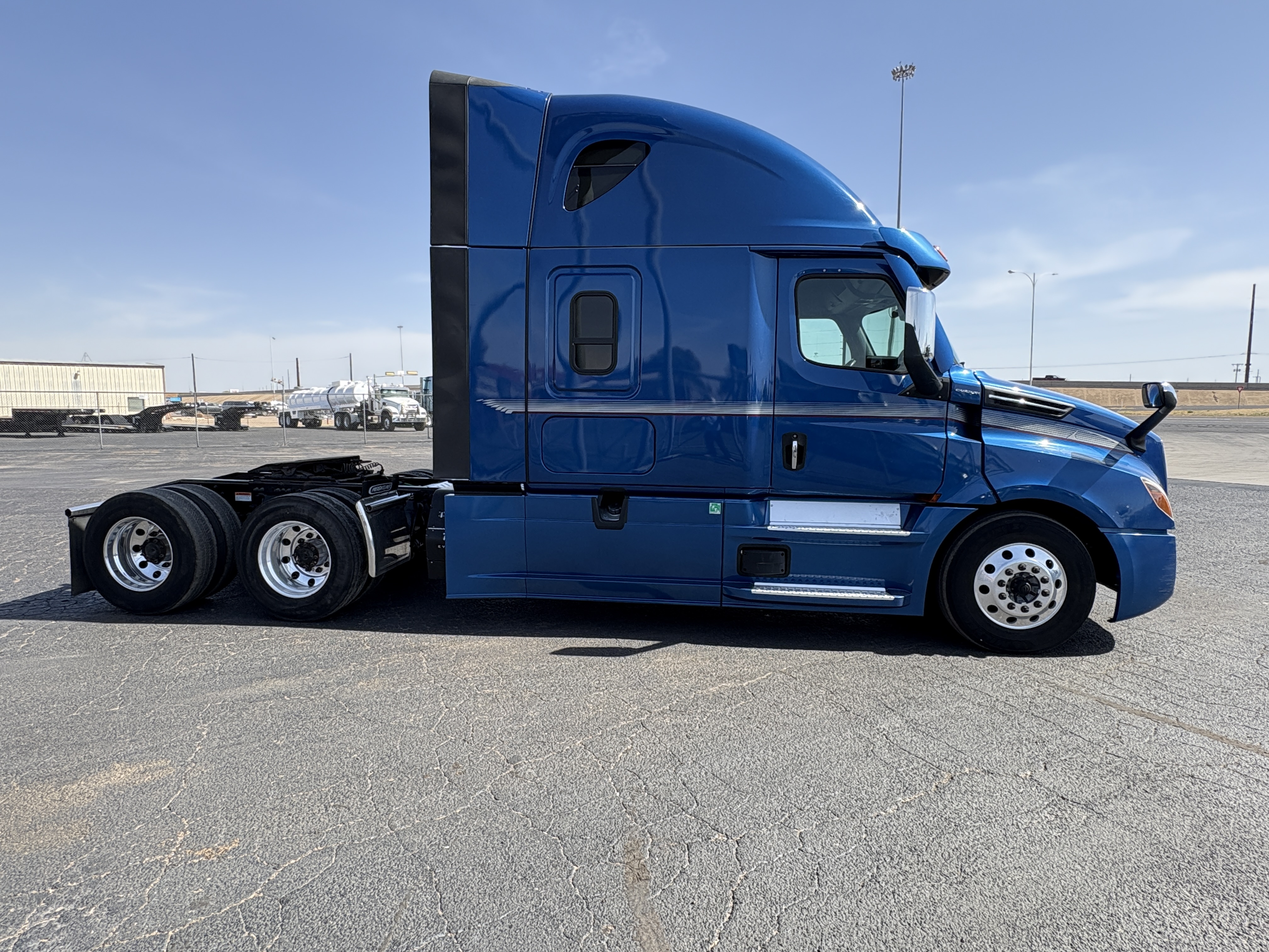 2022 Freightliner Cascadia - image 4