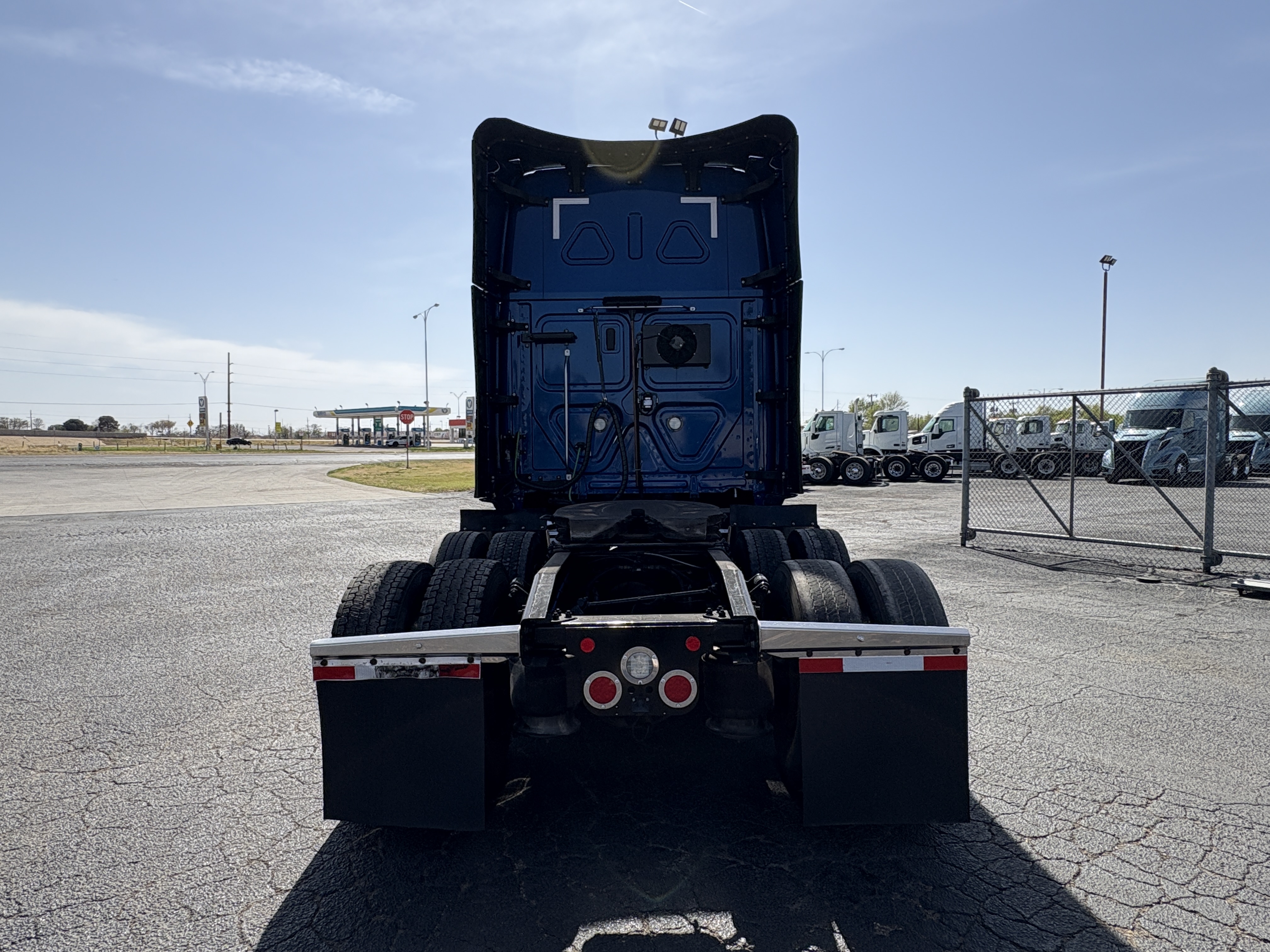 2022 Freightliner Cascadia - image 6