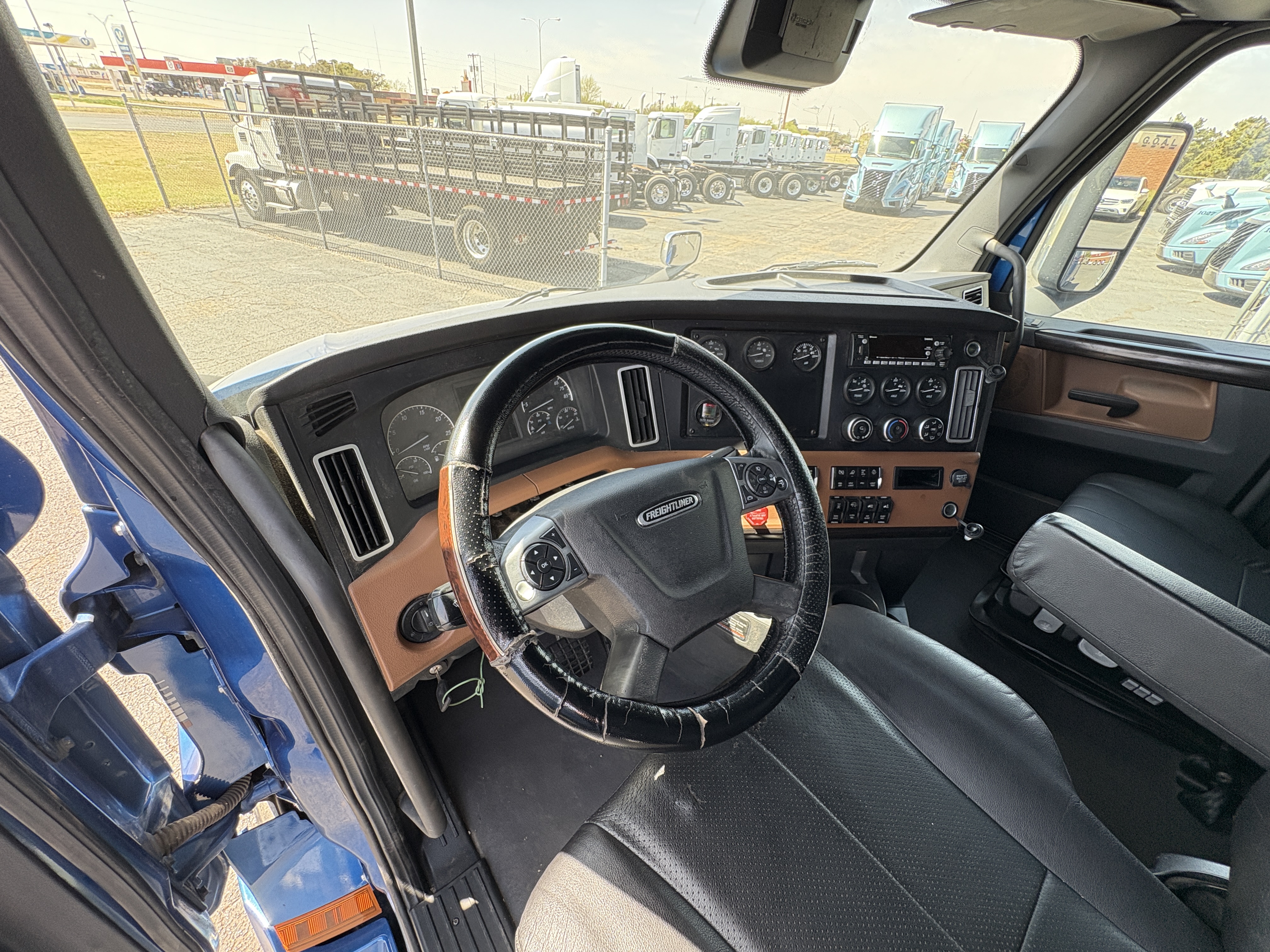 2022 Freightliner Cascadia - image 16