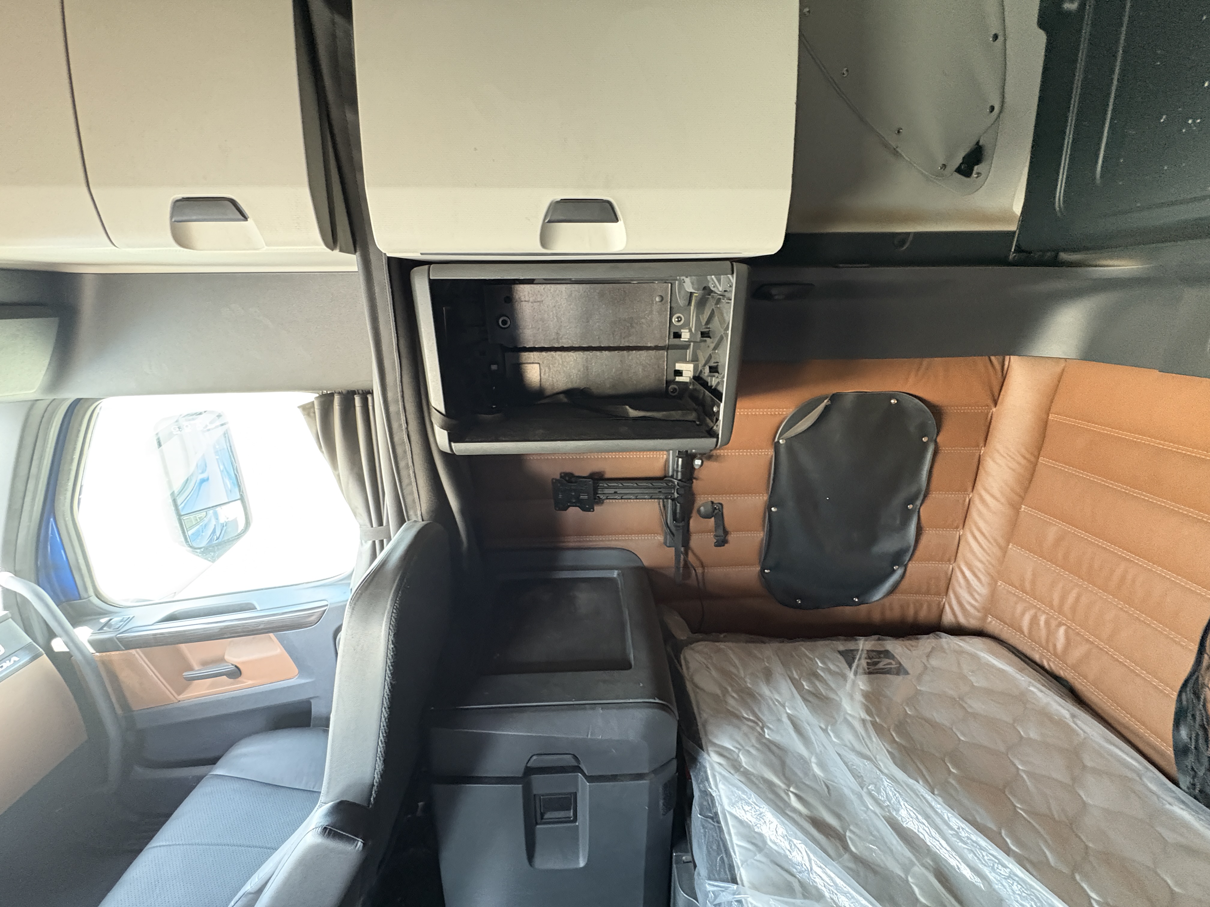 2022 Freightliner Cascadia - image 24