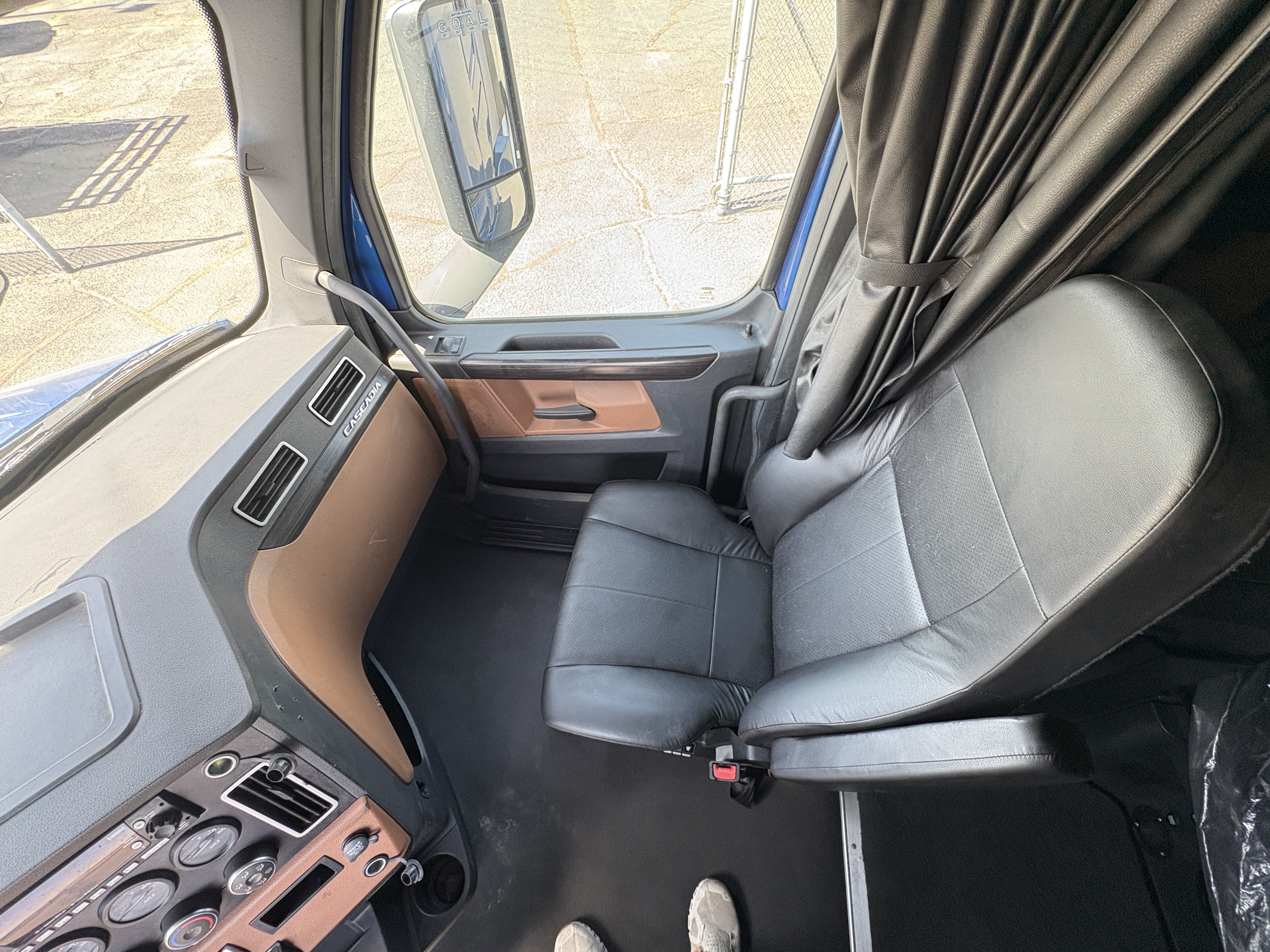2022 Freightliner Cascadia - image 18