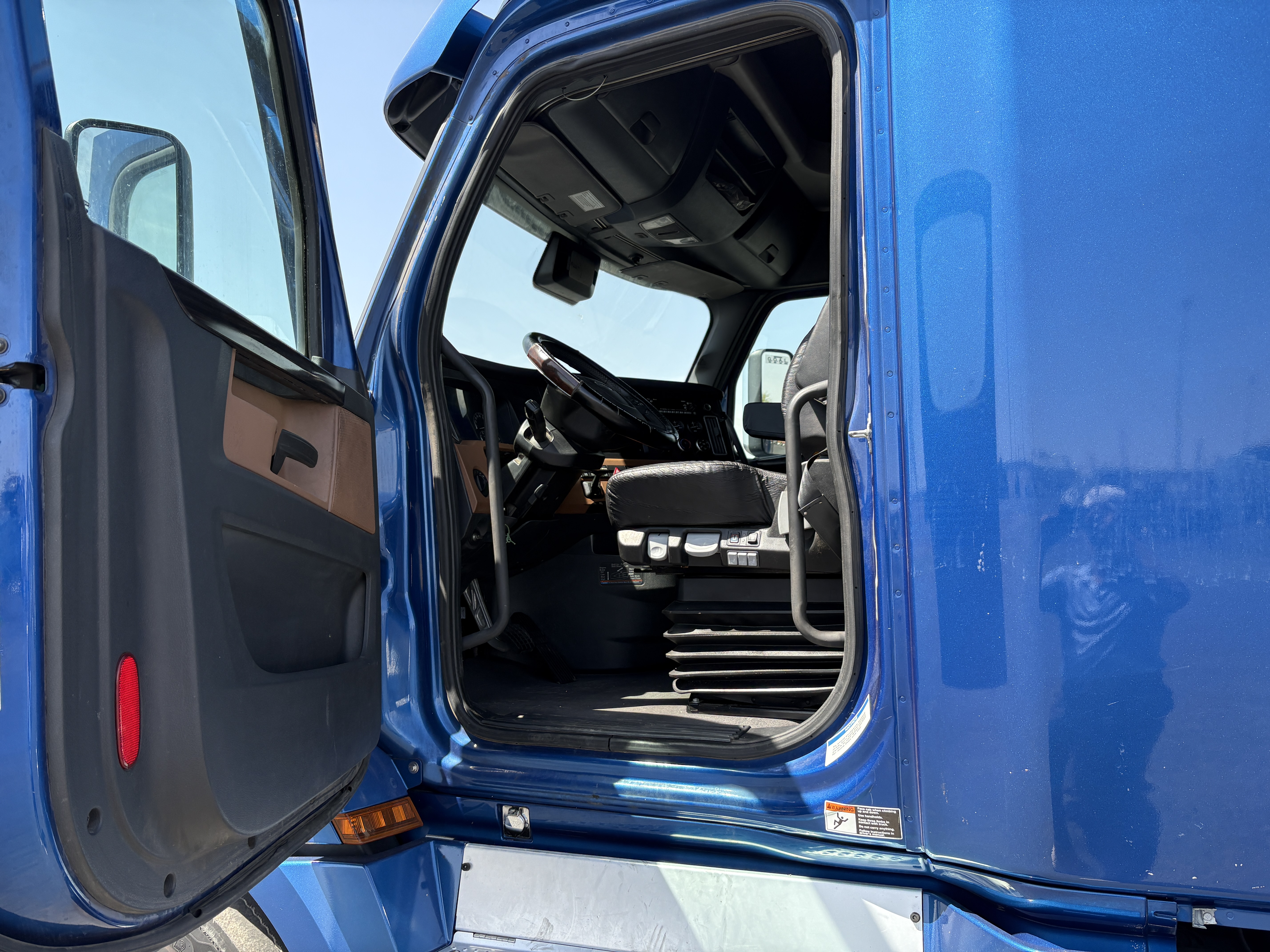 2022 Freightliner Cascadia - image 14