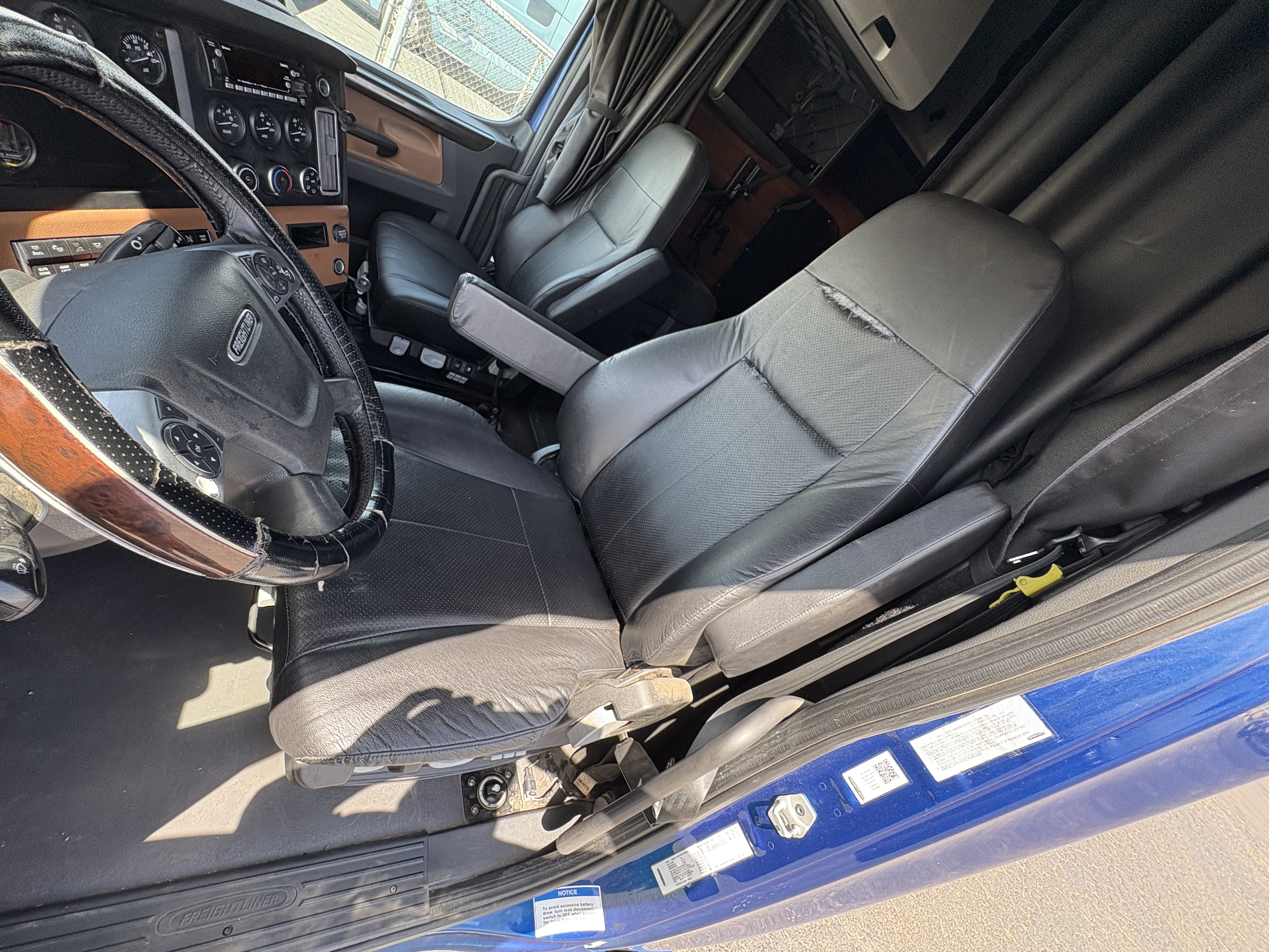 2022 Freightliner Cascadia - image 15