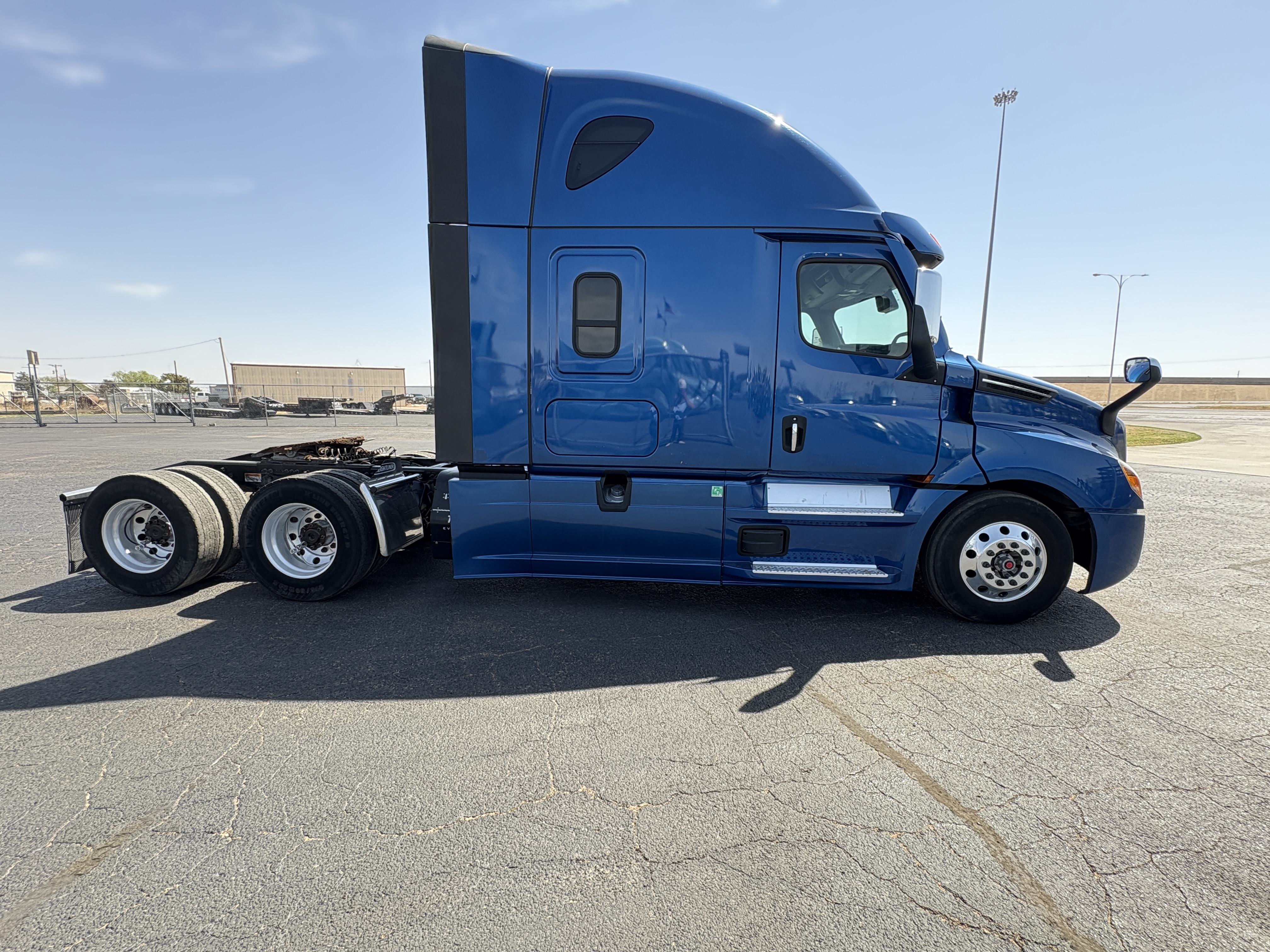 2022 Freightliner Cascadia - image 4