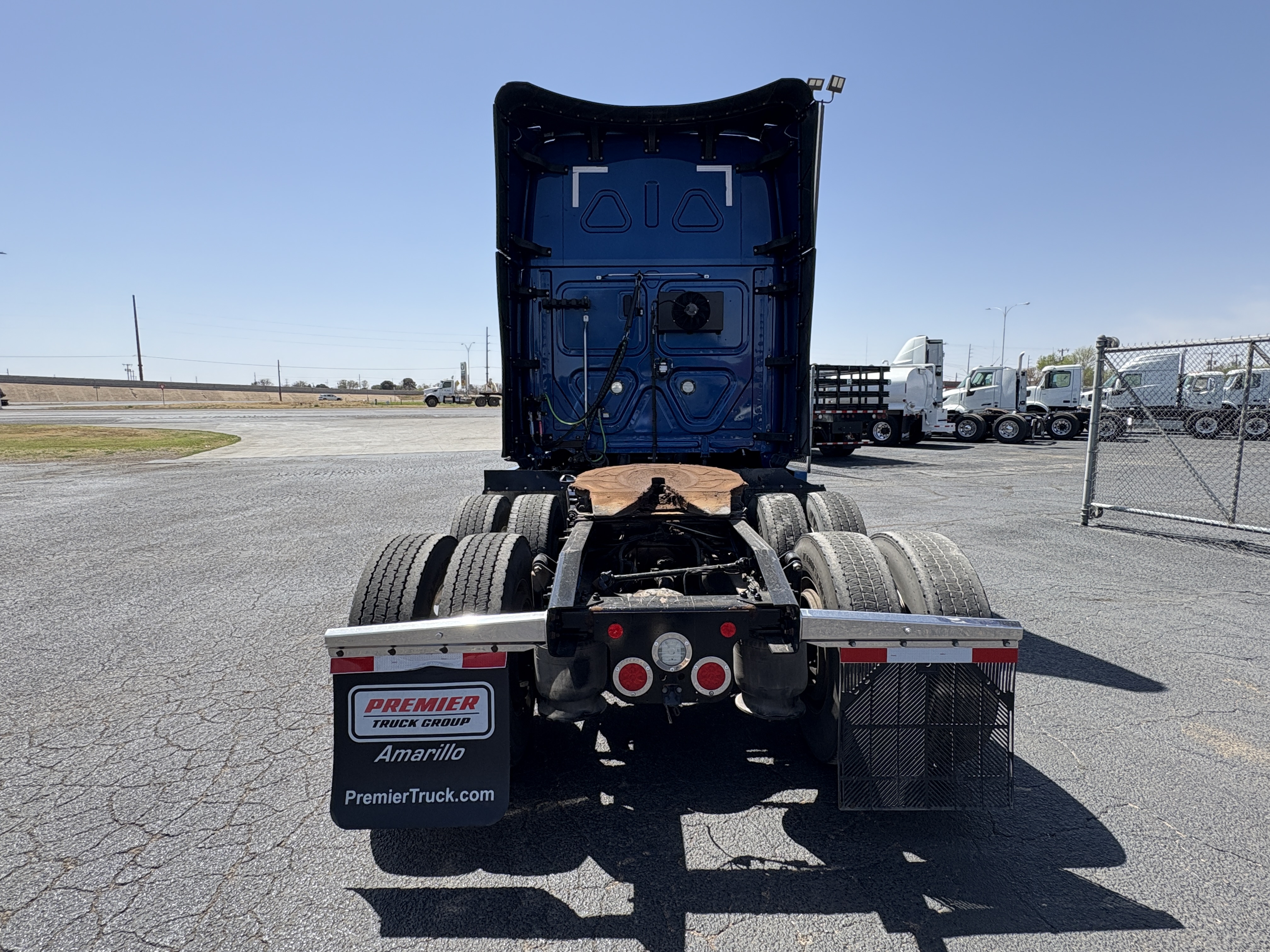 2022 Freightliner Cascadia - image 6