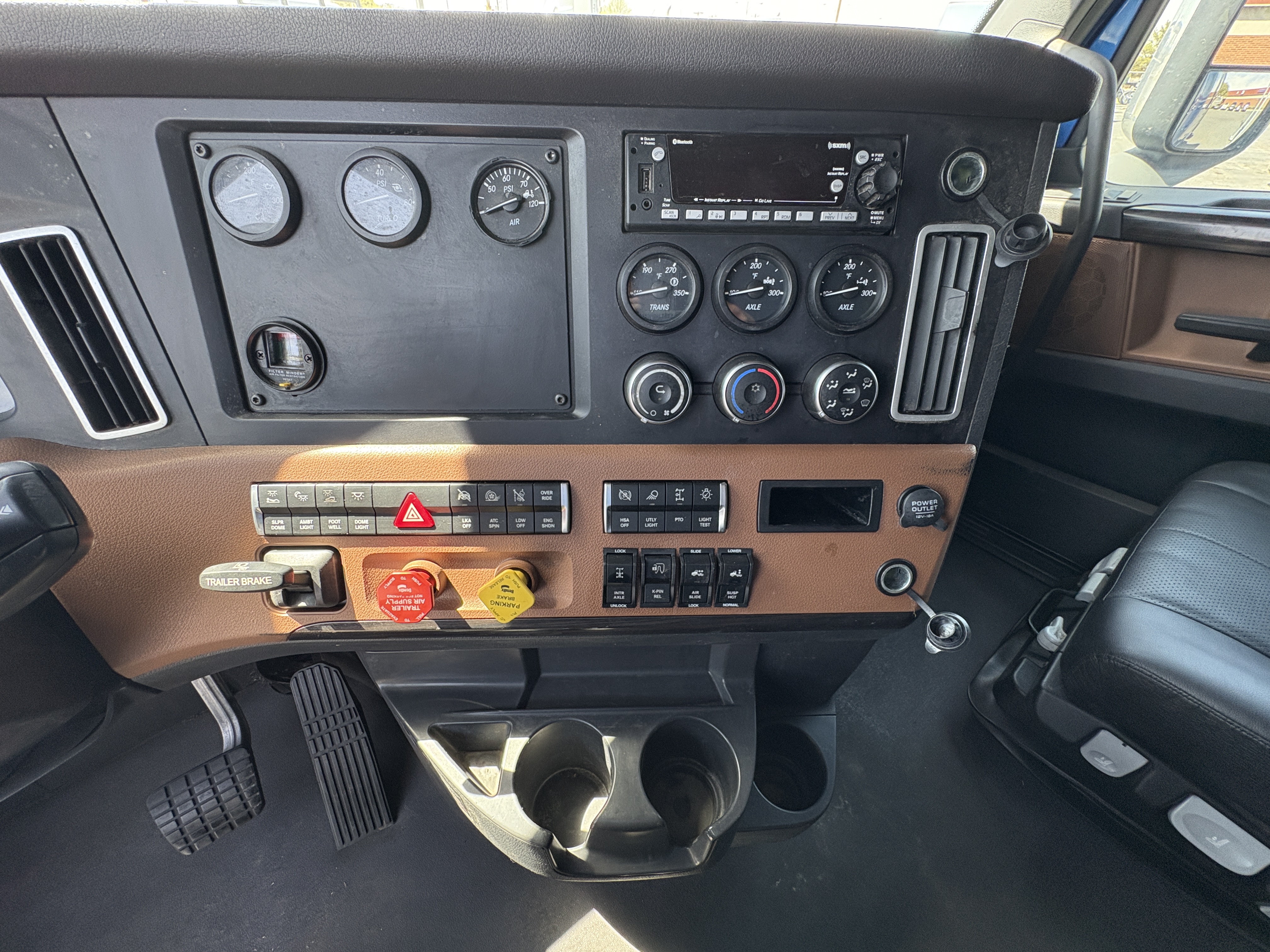 2022 Freightliner Cascadia - image 17