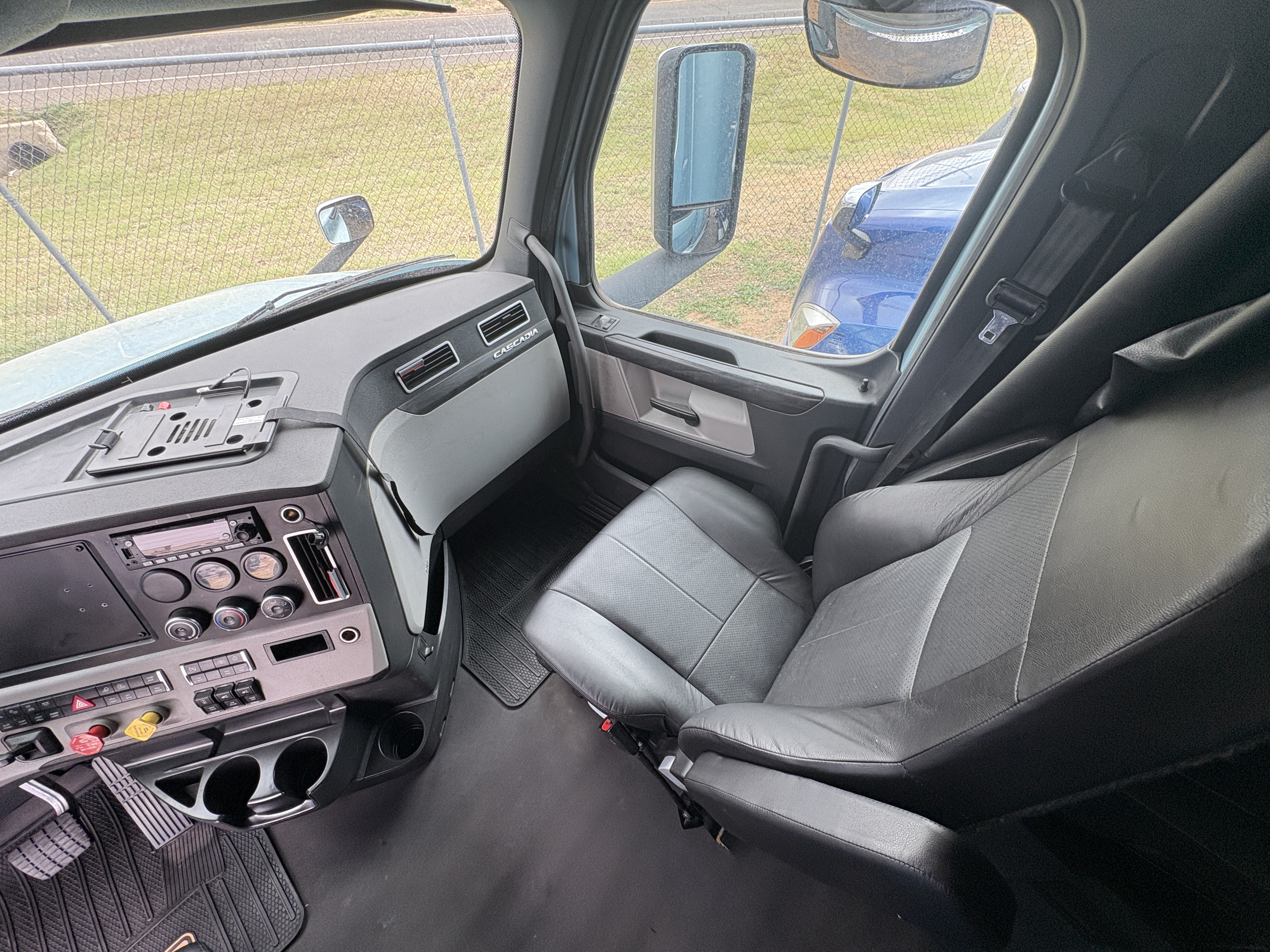 2023 Freightliner Cascadia - image 19