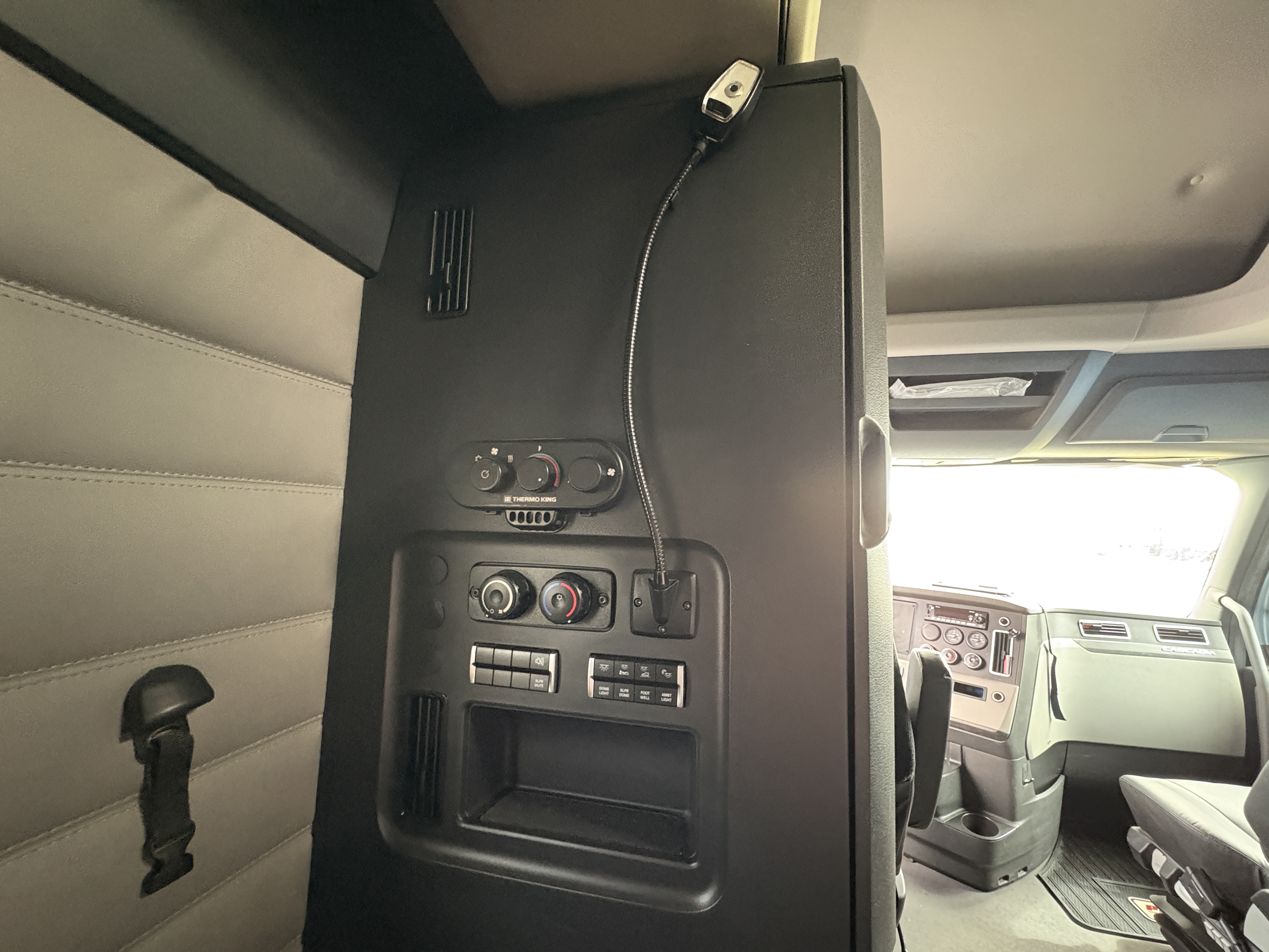 2023 Freightliner Cascadia - image 26