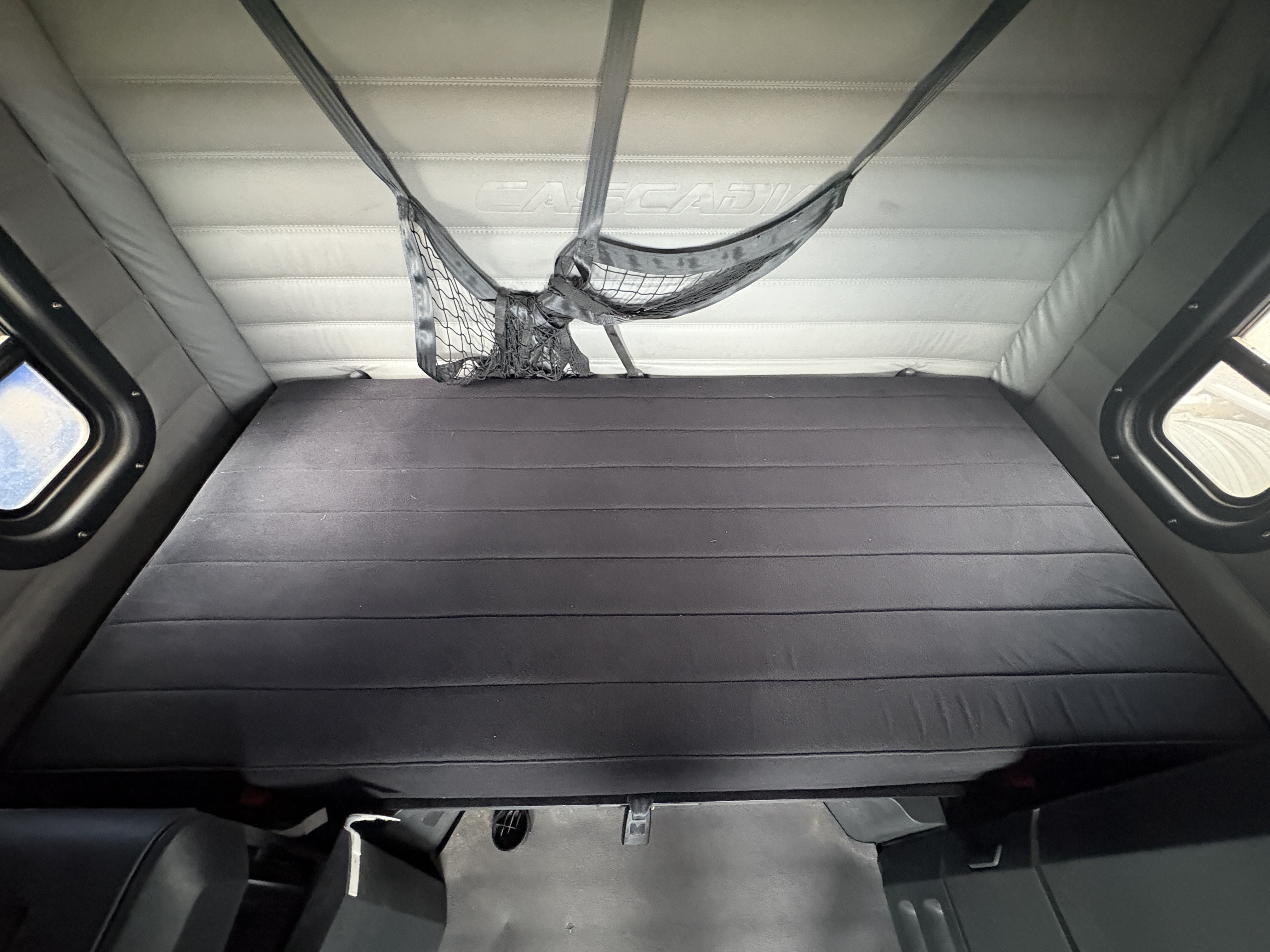 2023 Freightliner Cascadia - image 21