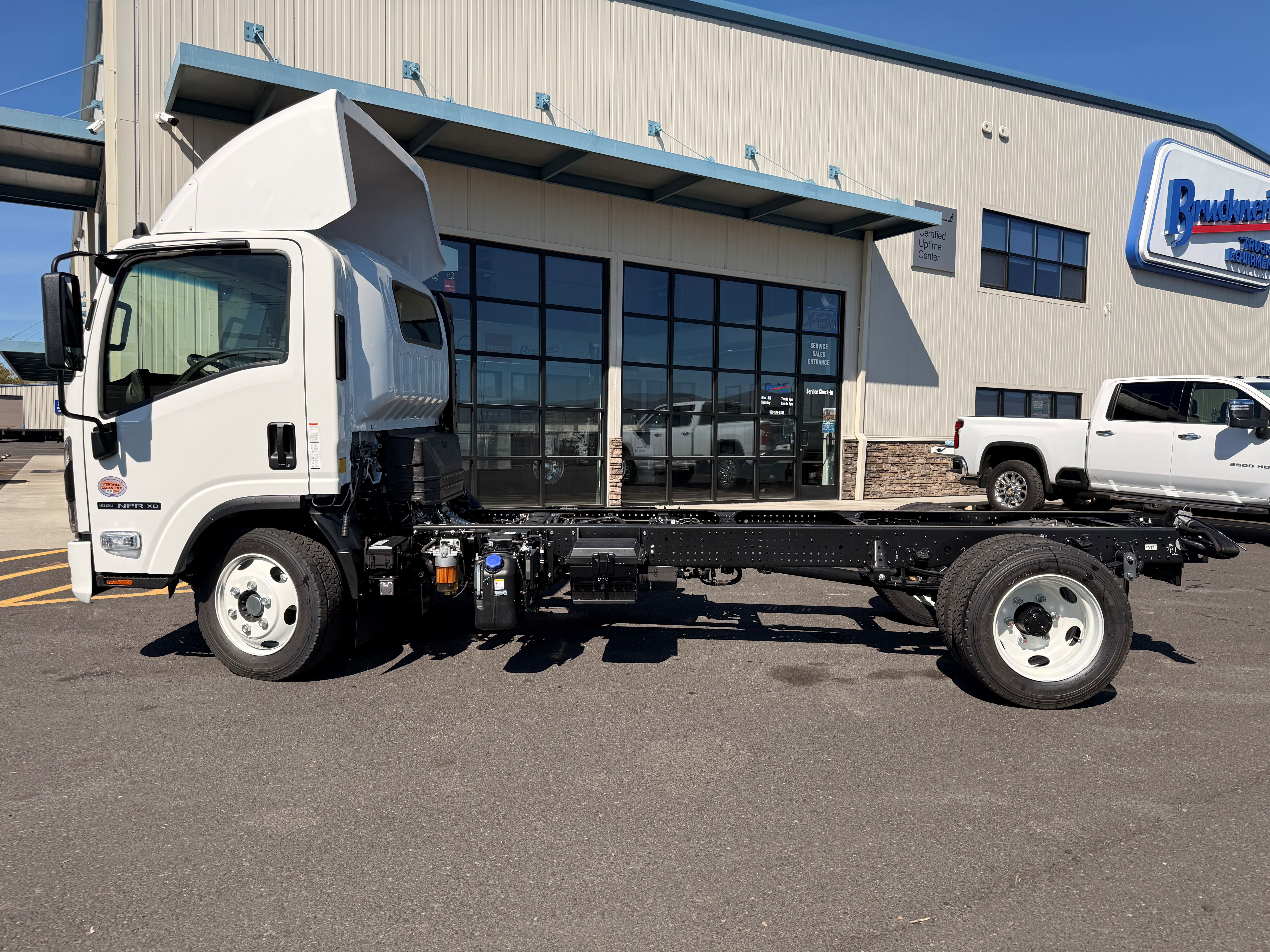 2026 Isuzu - image 8