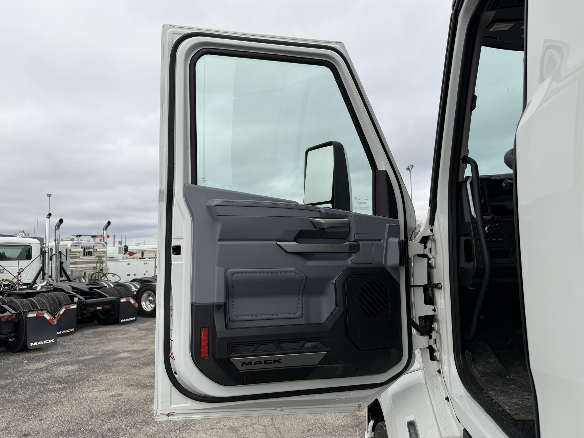 2027 Mack - image 10