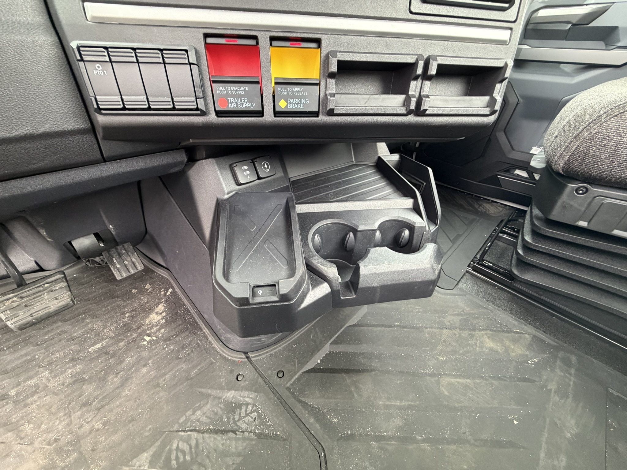 2027 Mack - image 14