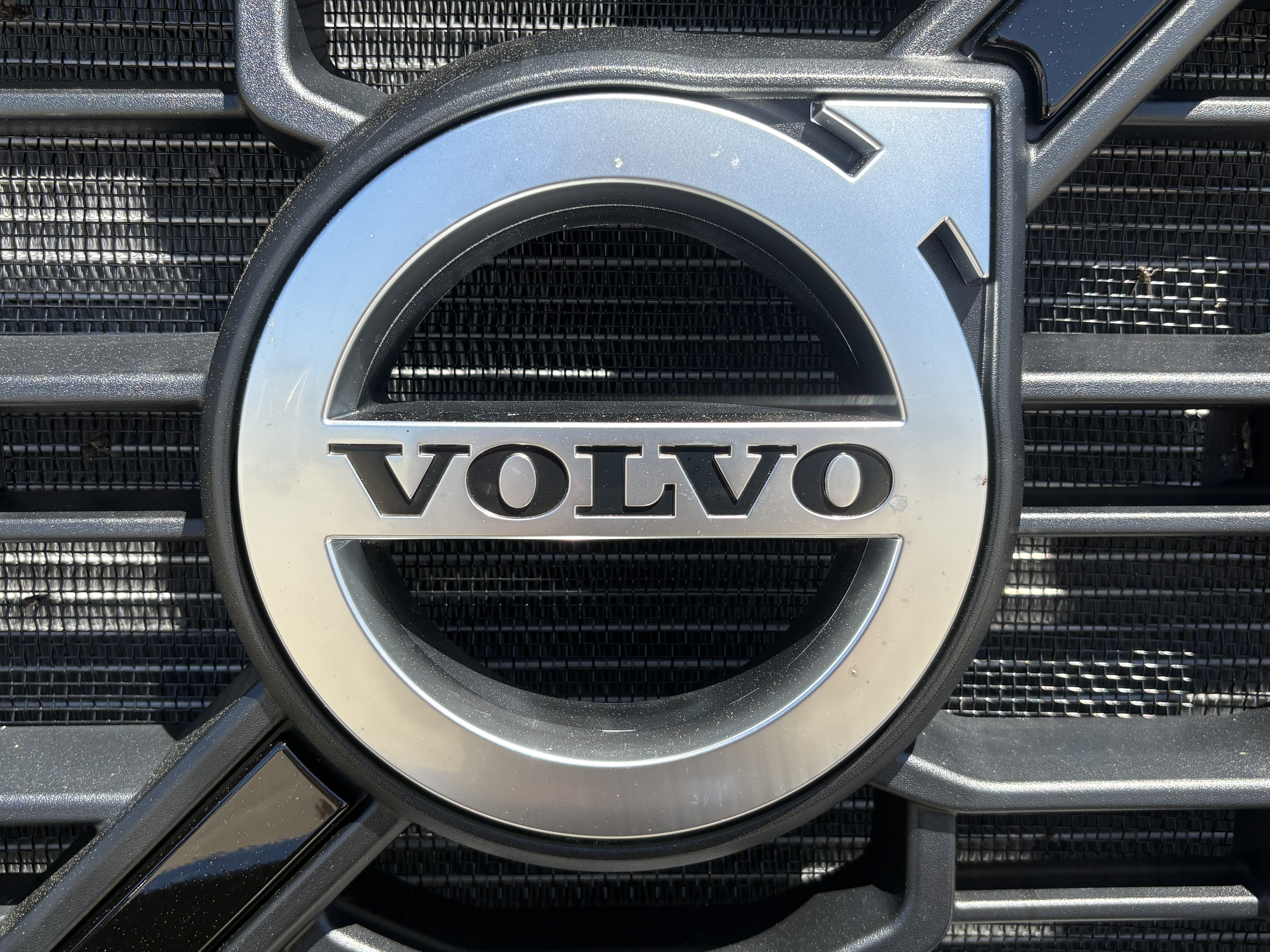 2027 Volvo - image 18