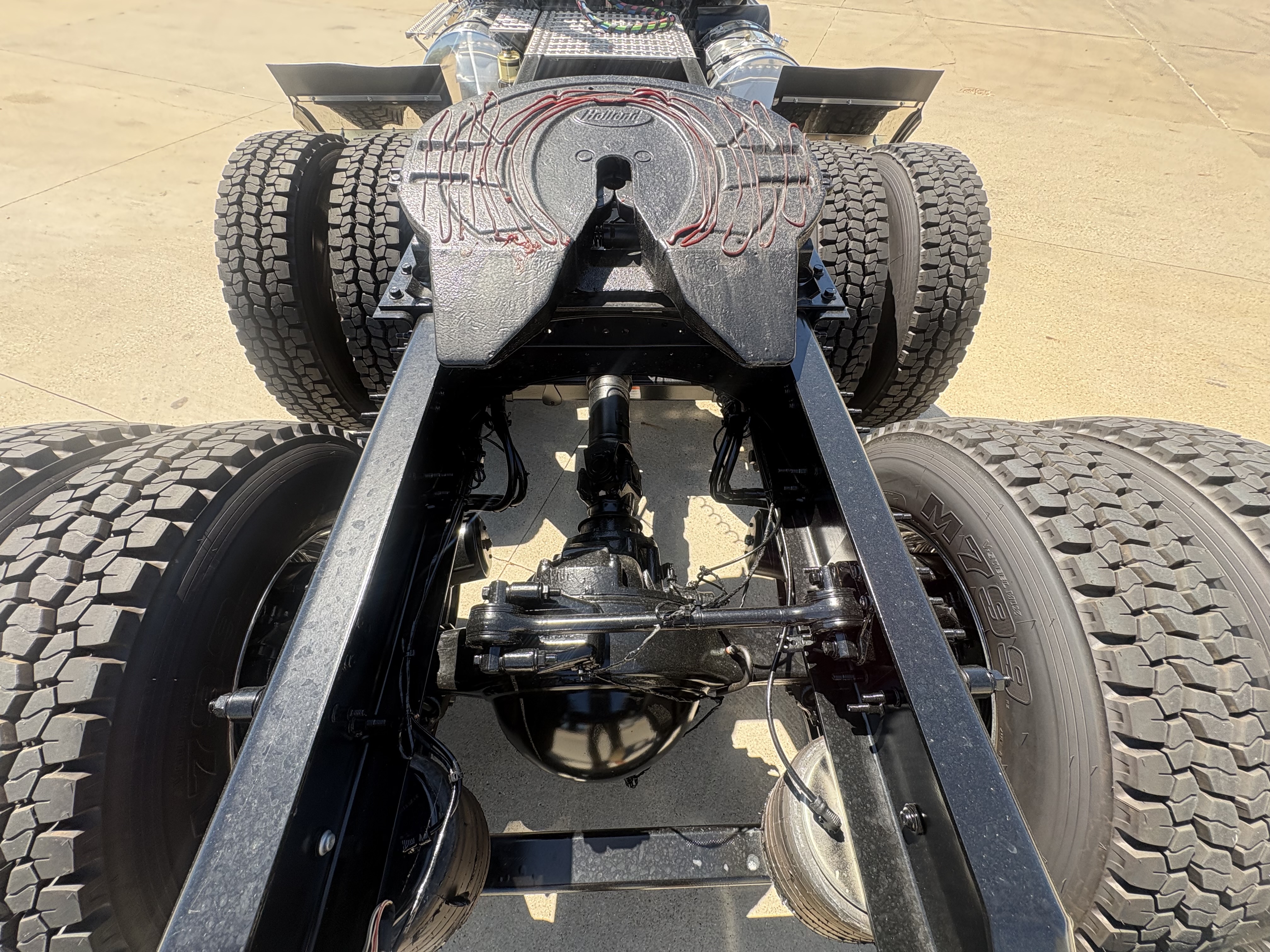 2027 Volvo - image 6