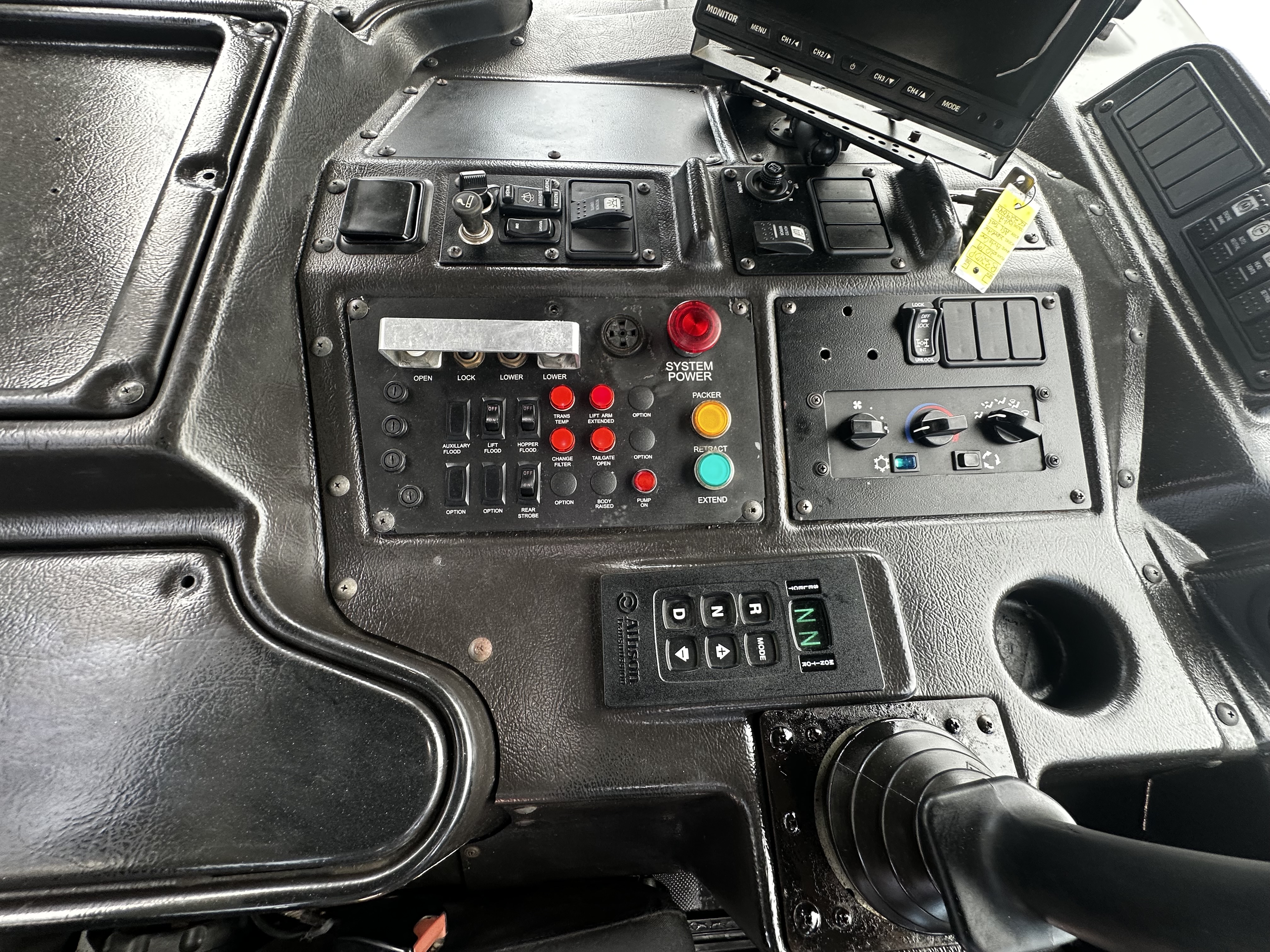 2019 Autocar - image 9