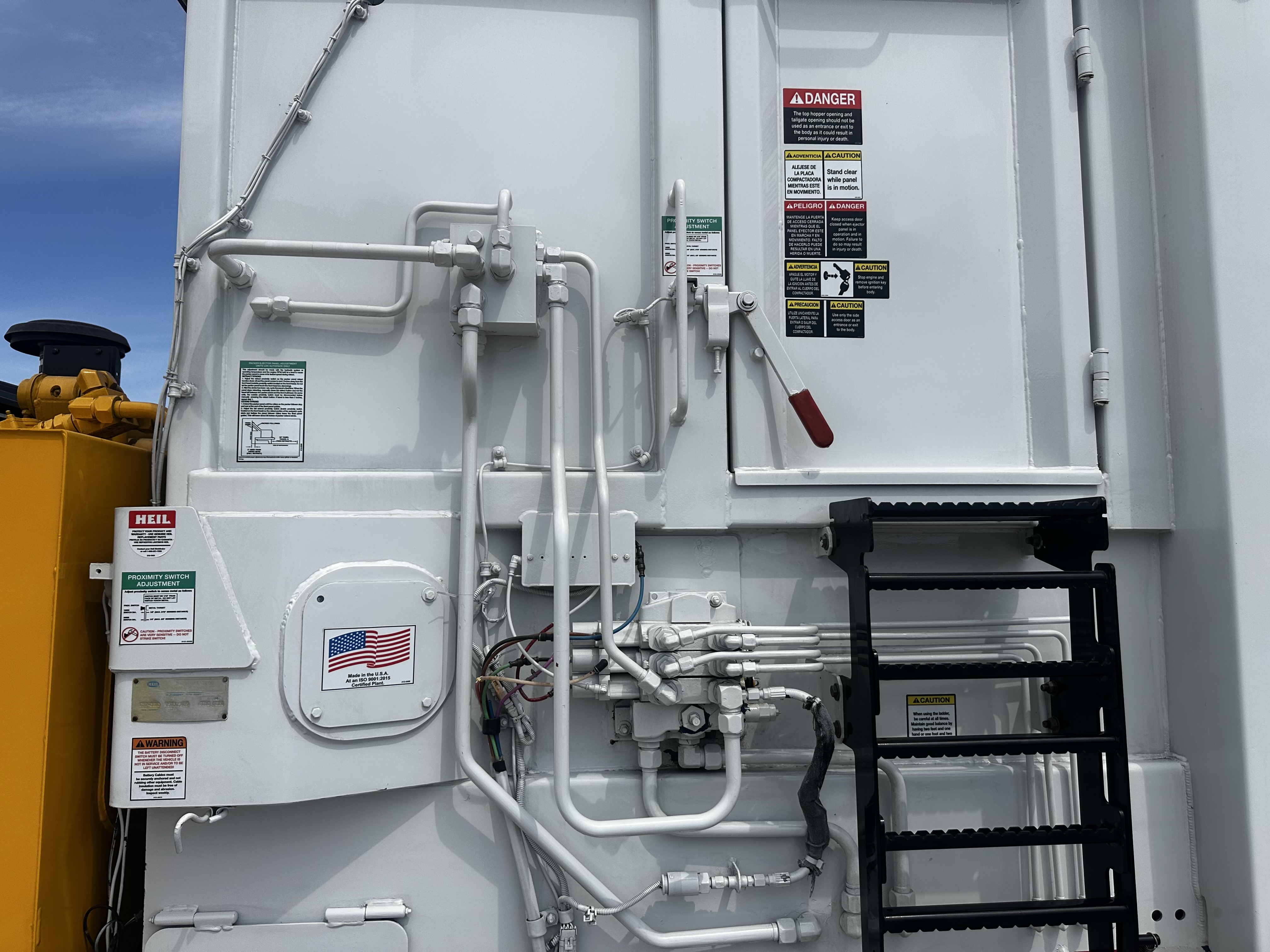 2019 Autocar - image 6