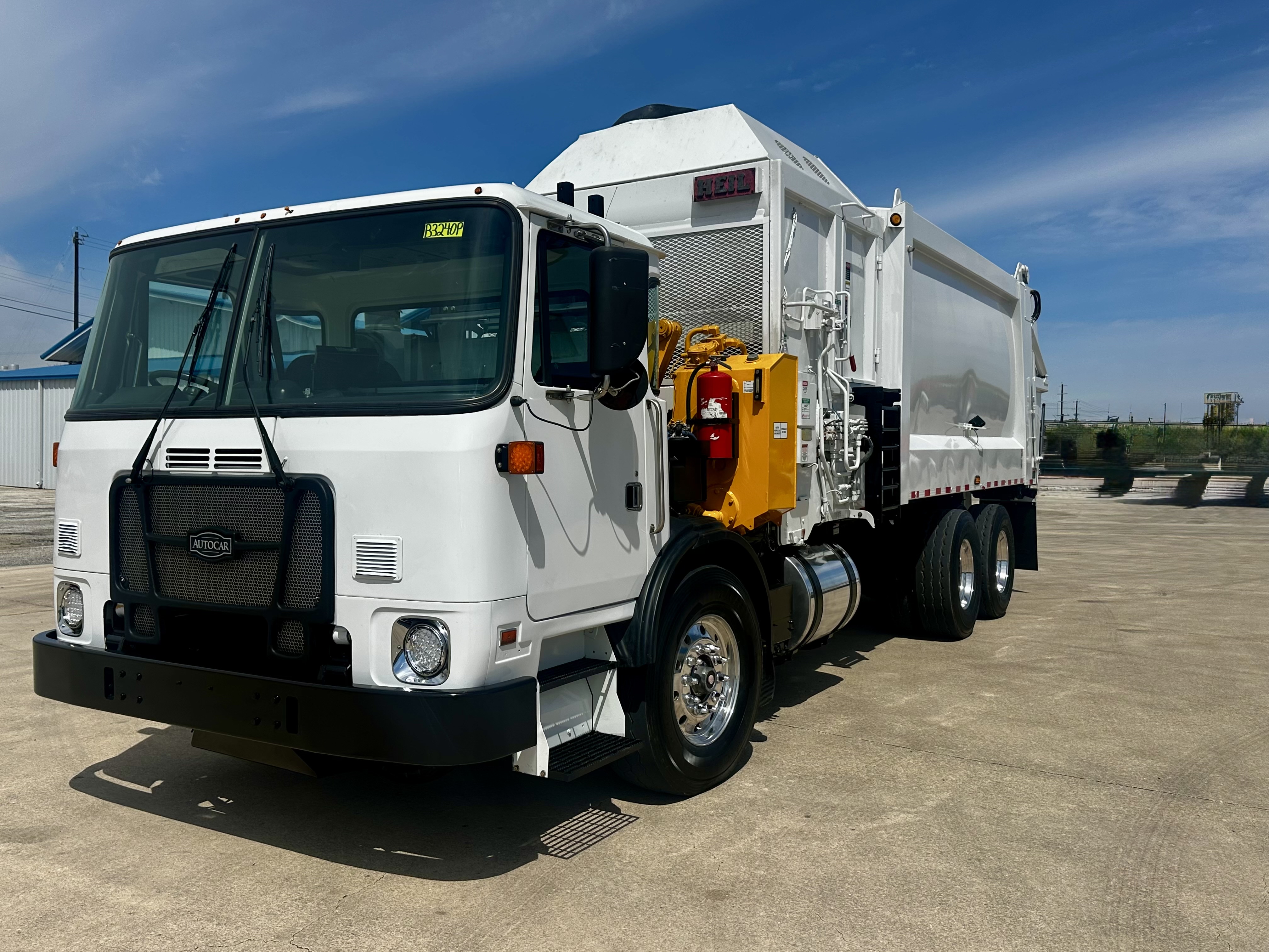 2019 Autocar - image 2