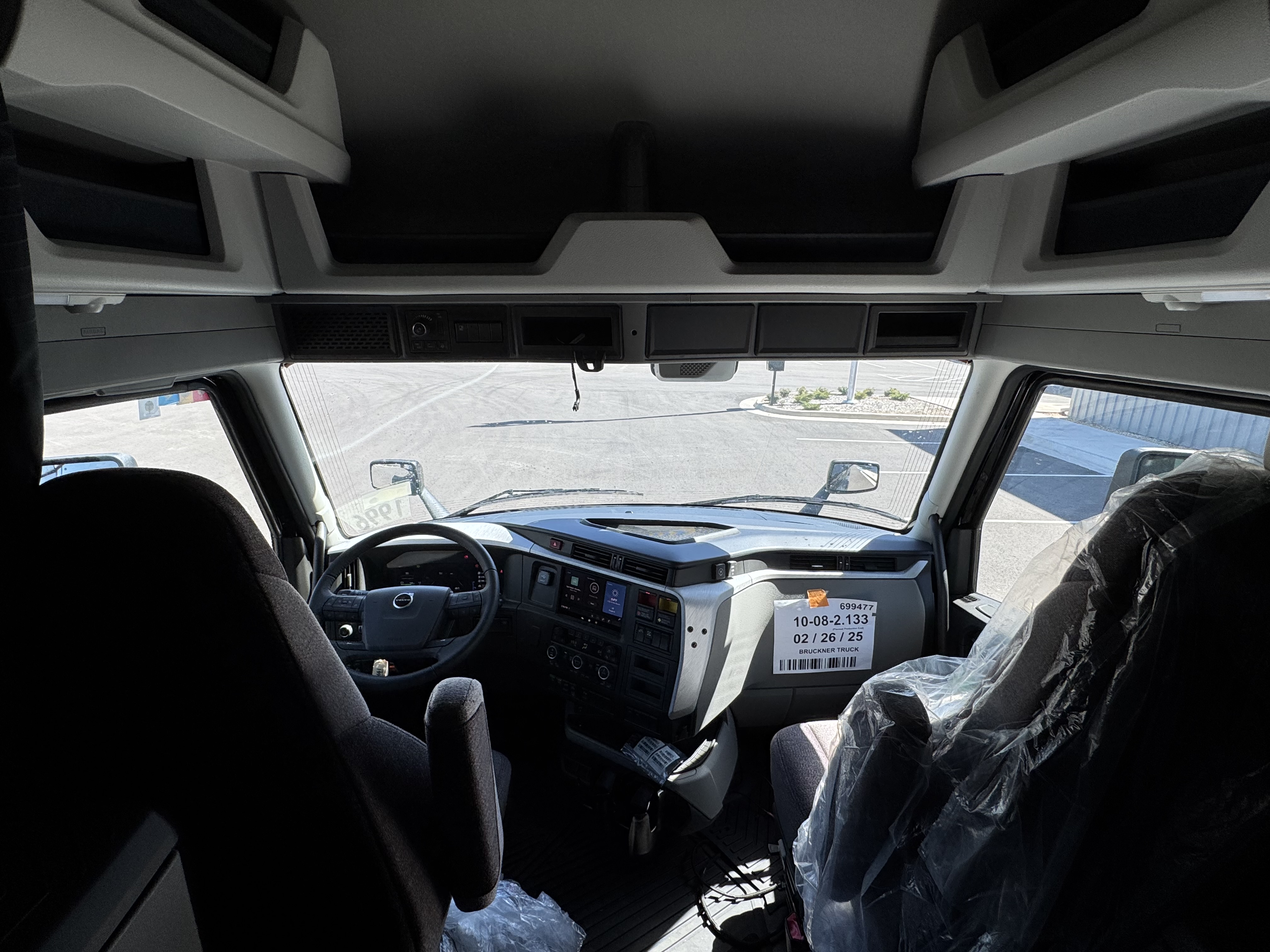 2026 Volvo - image 20