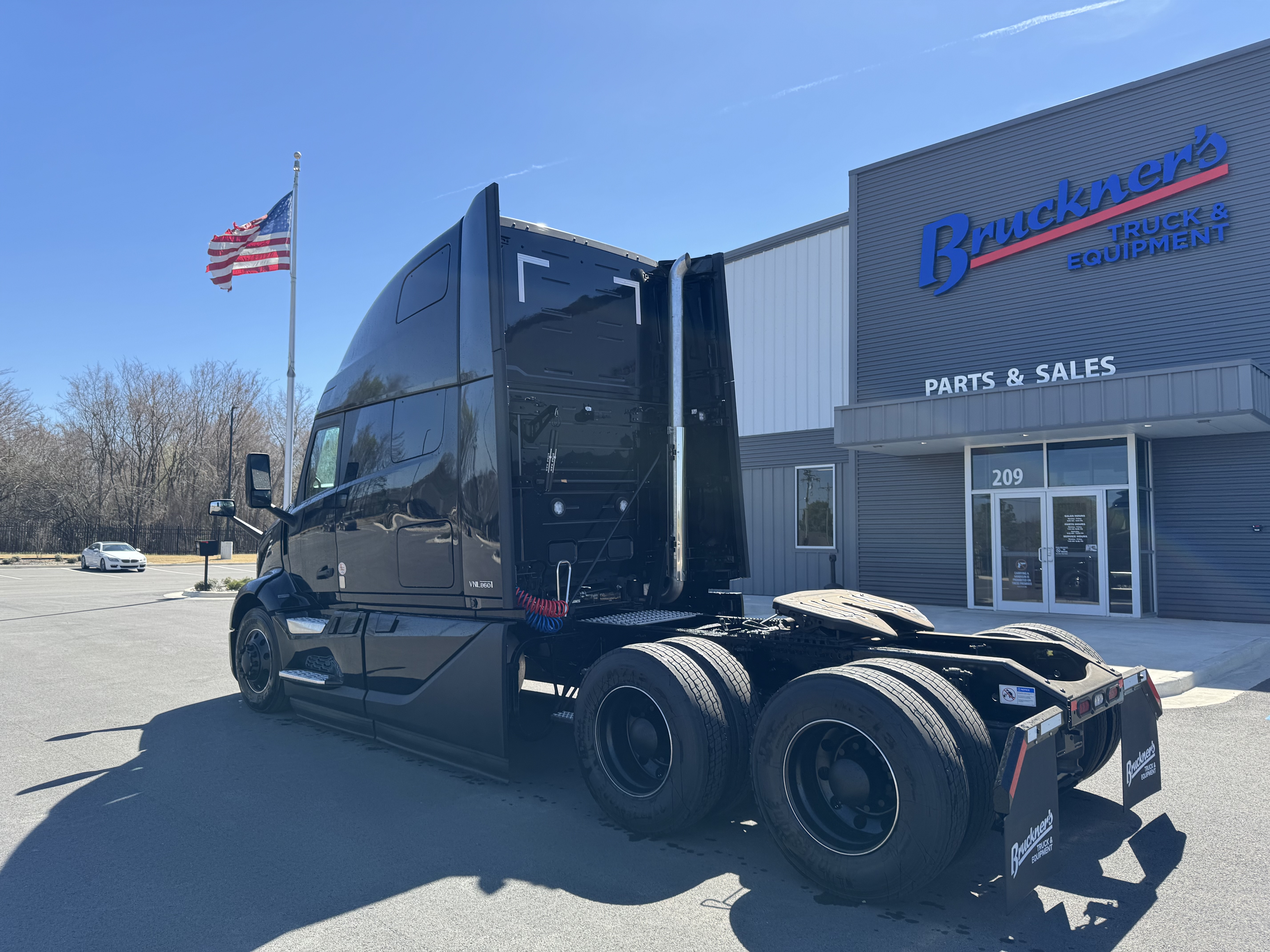 2026 Volvo - image 3