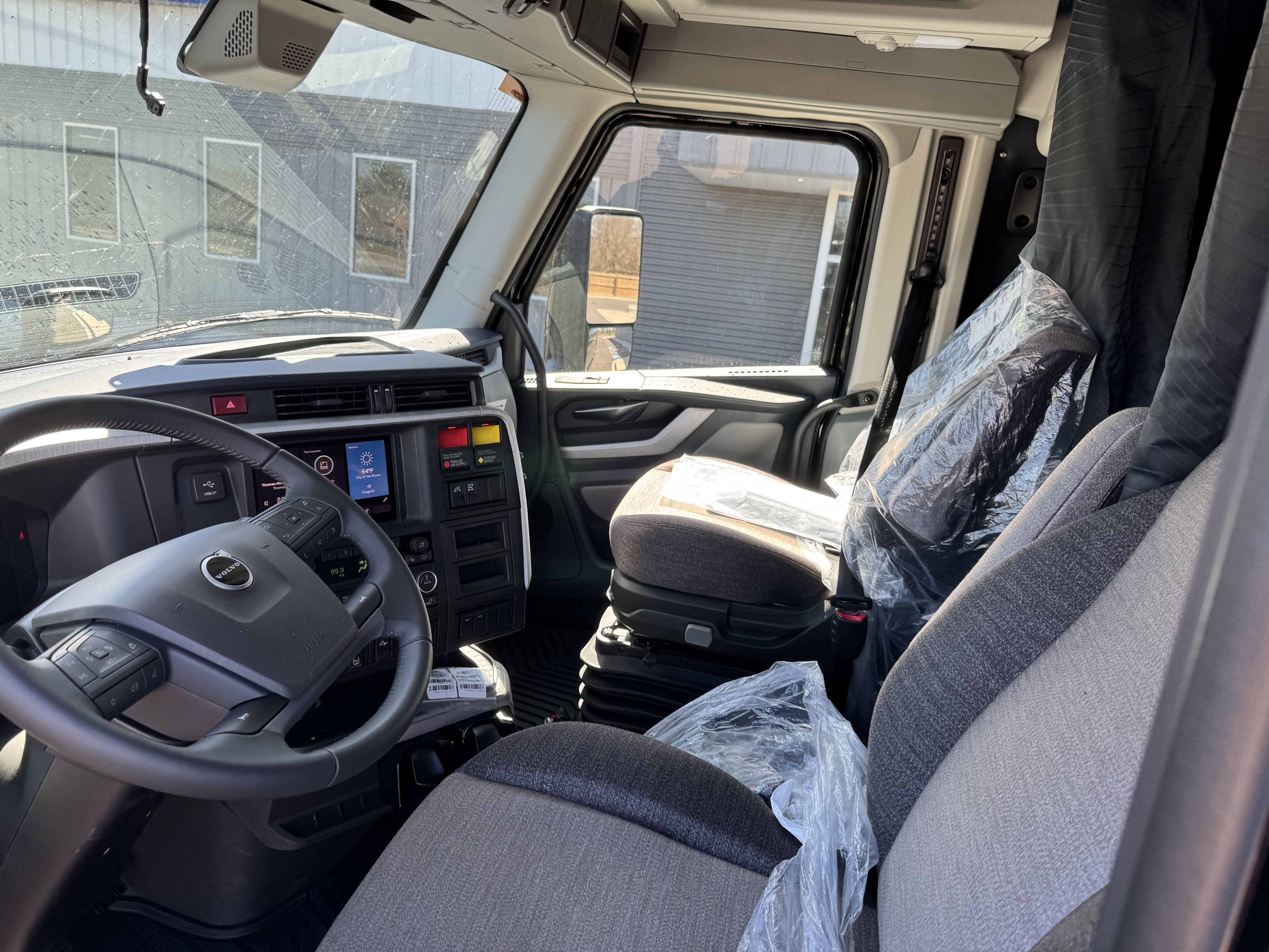 2026 Volvo - image 10