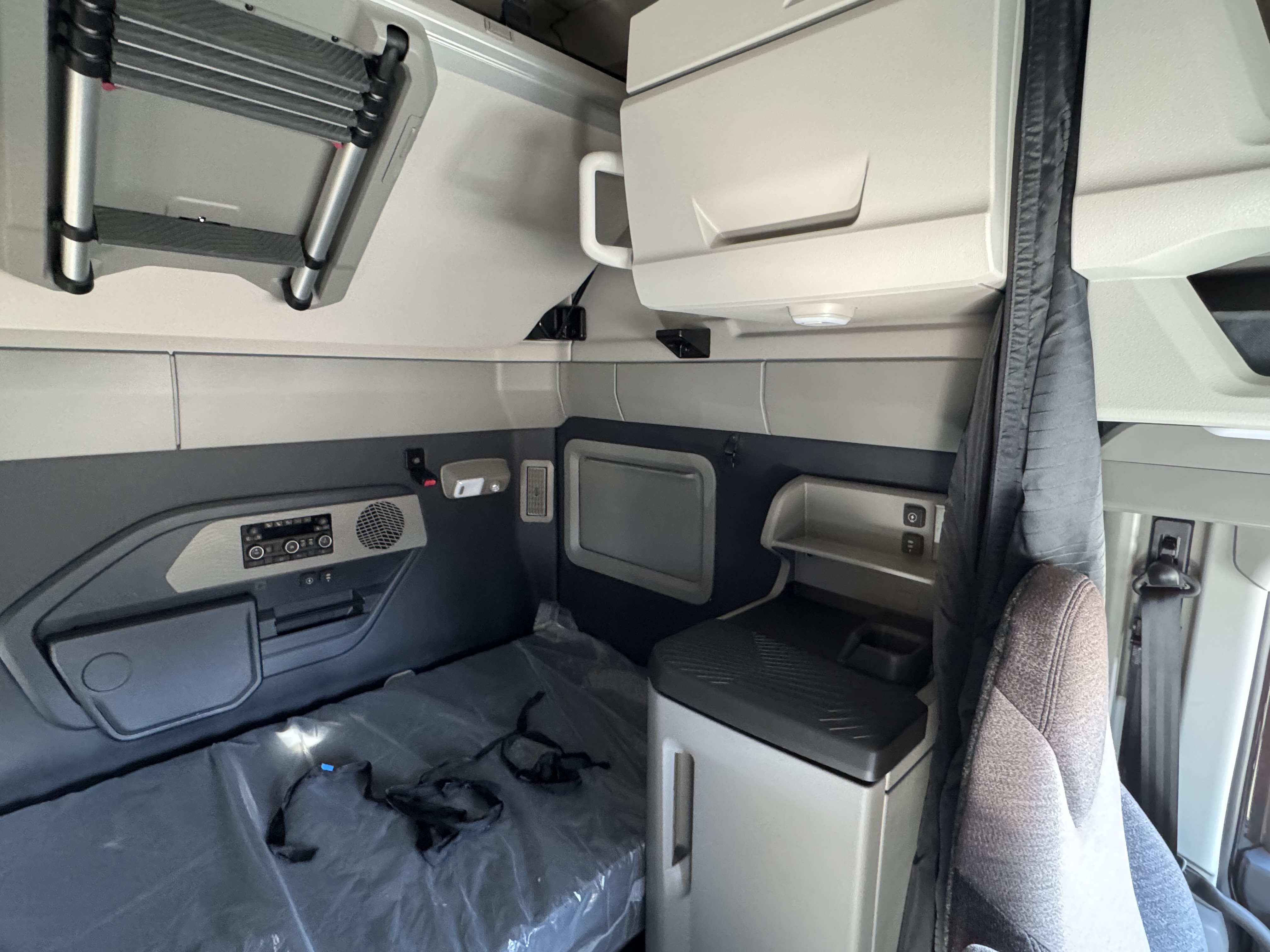 2026 Volvo - image 16