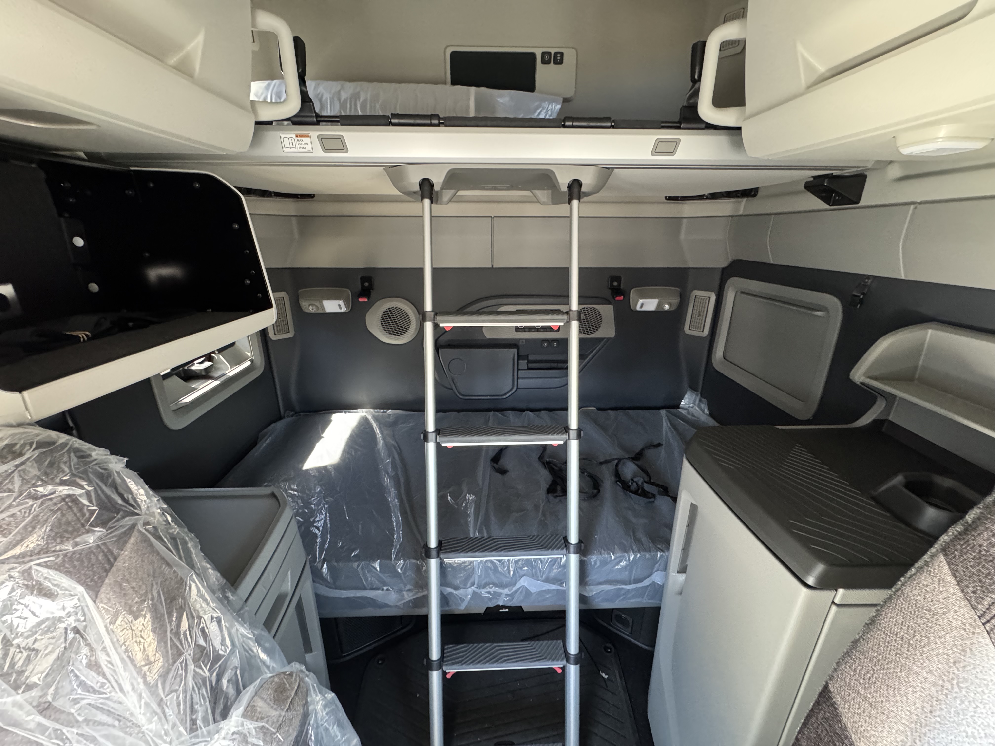 2026 Volvo - image 17