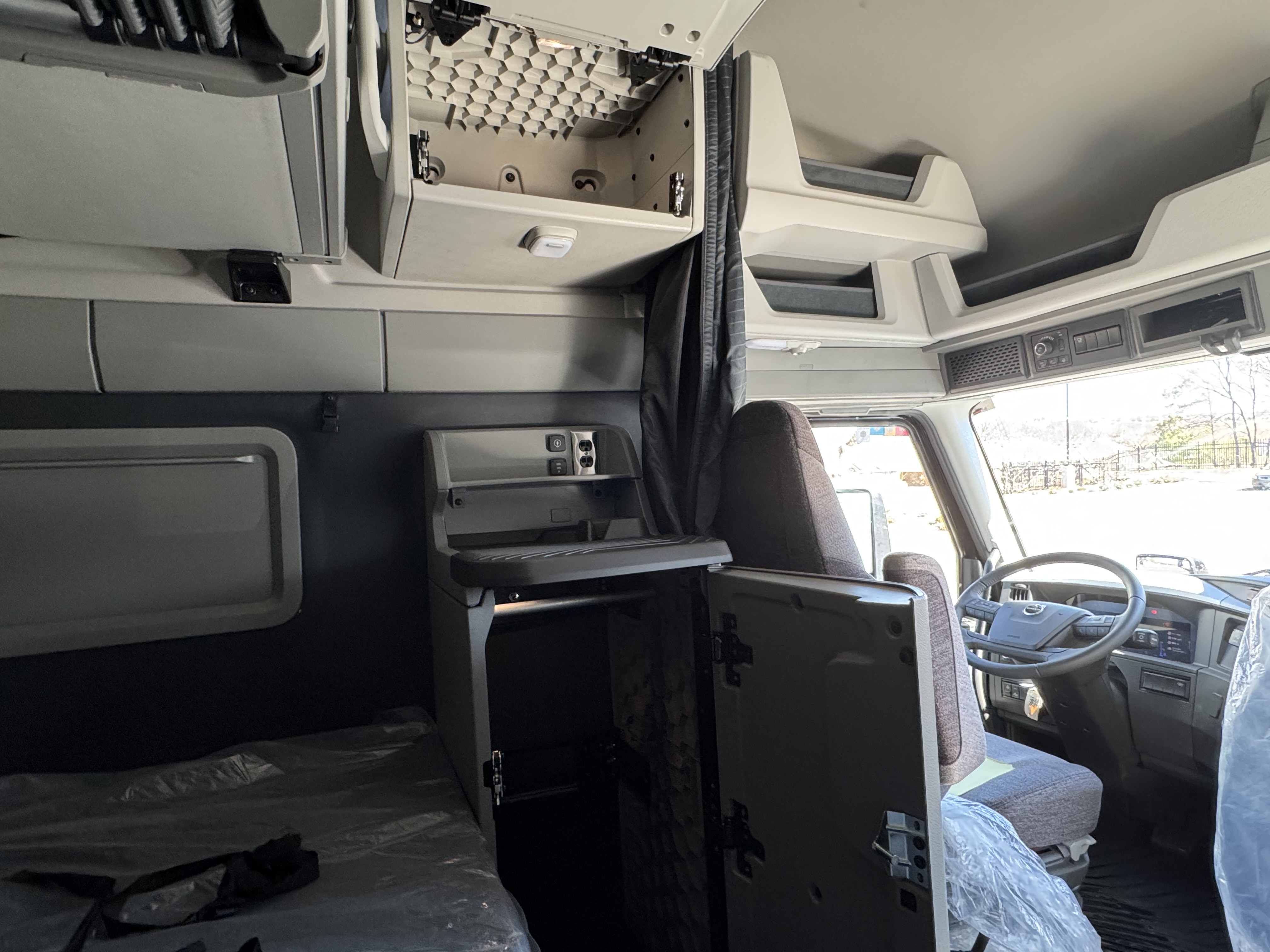 2026 Volvo - image 18