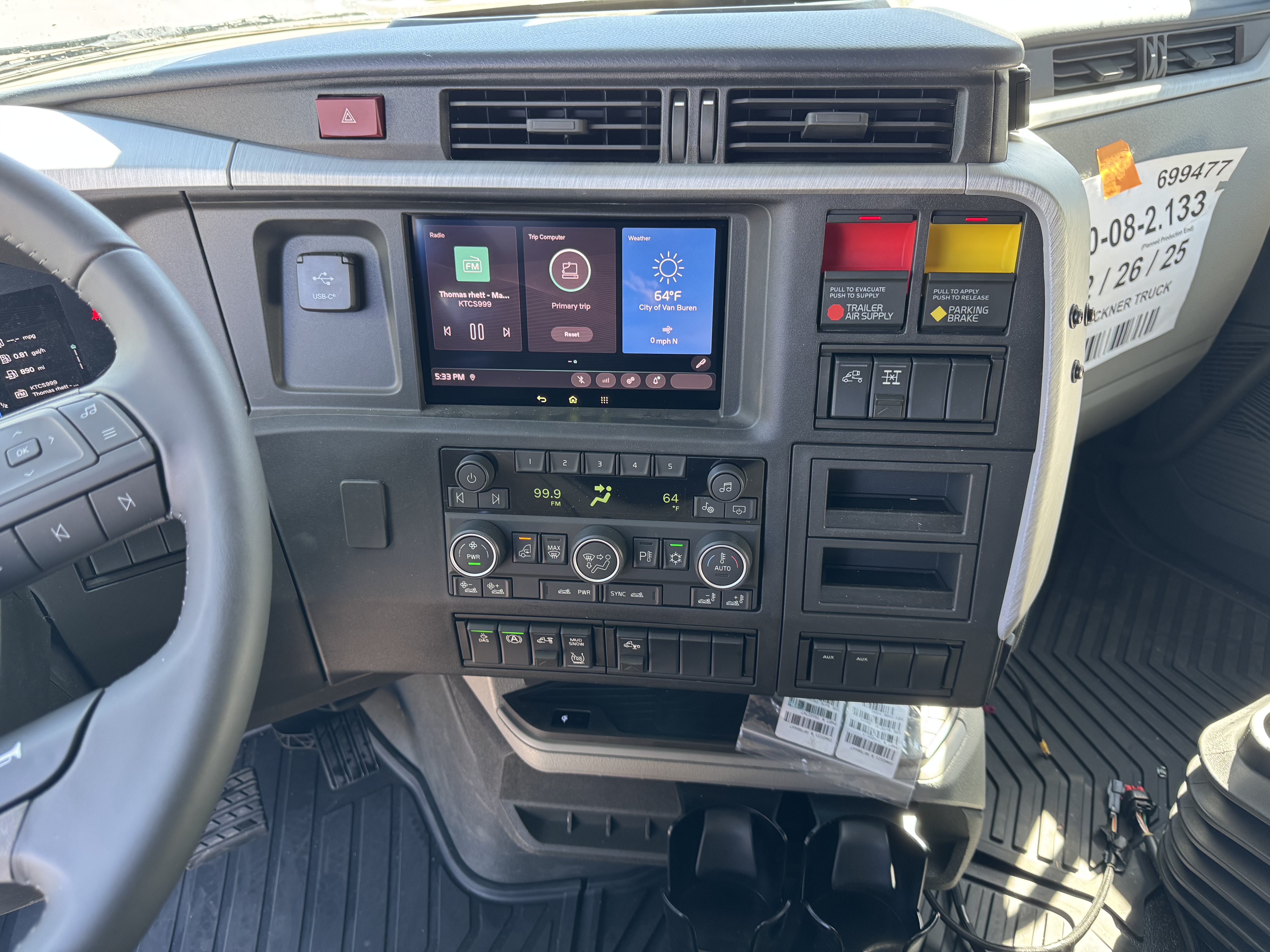 2026 Volvo - image 14