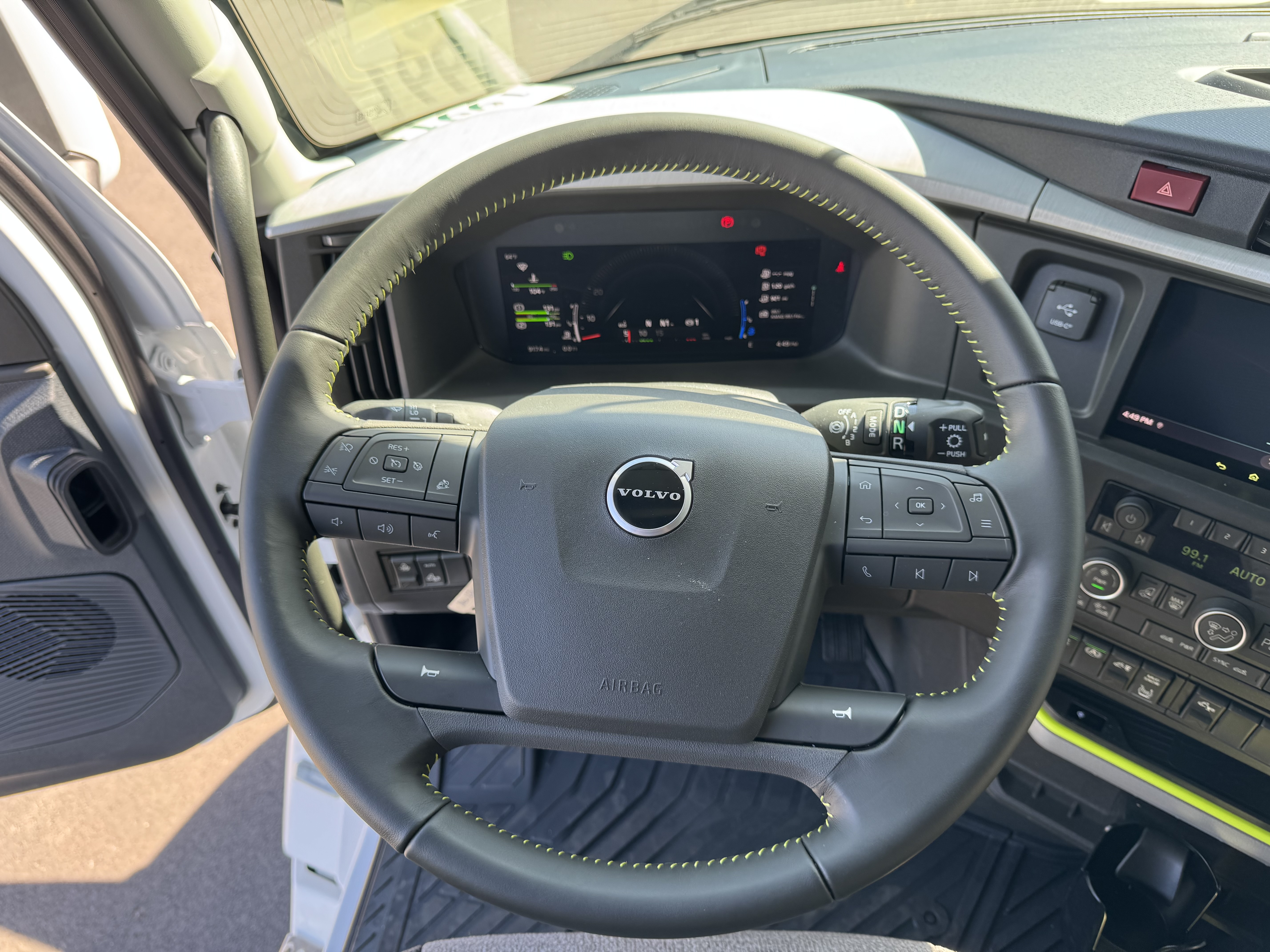 2026 Volvo - image 11