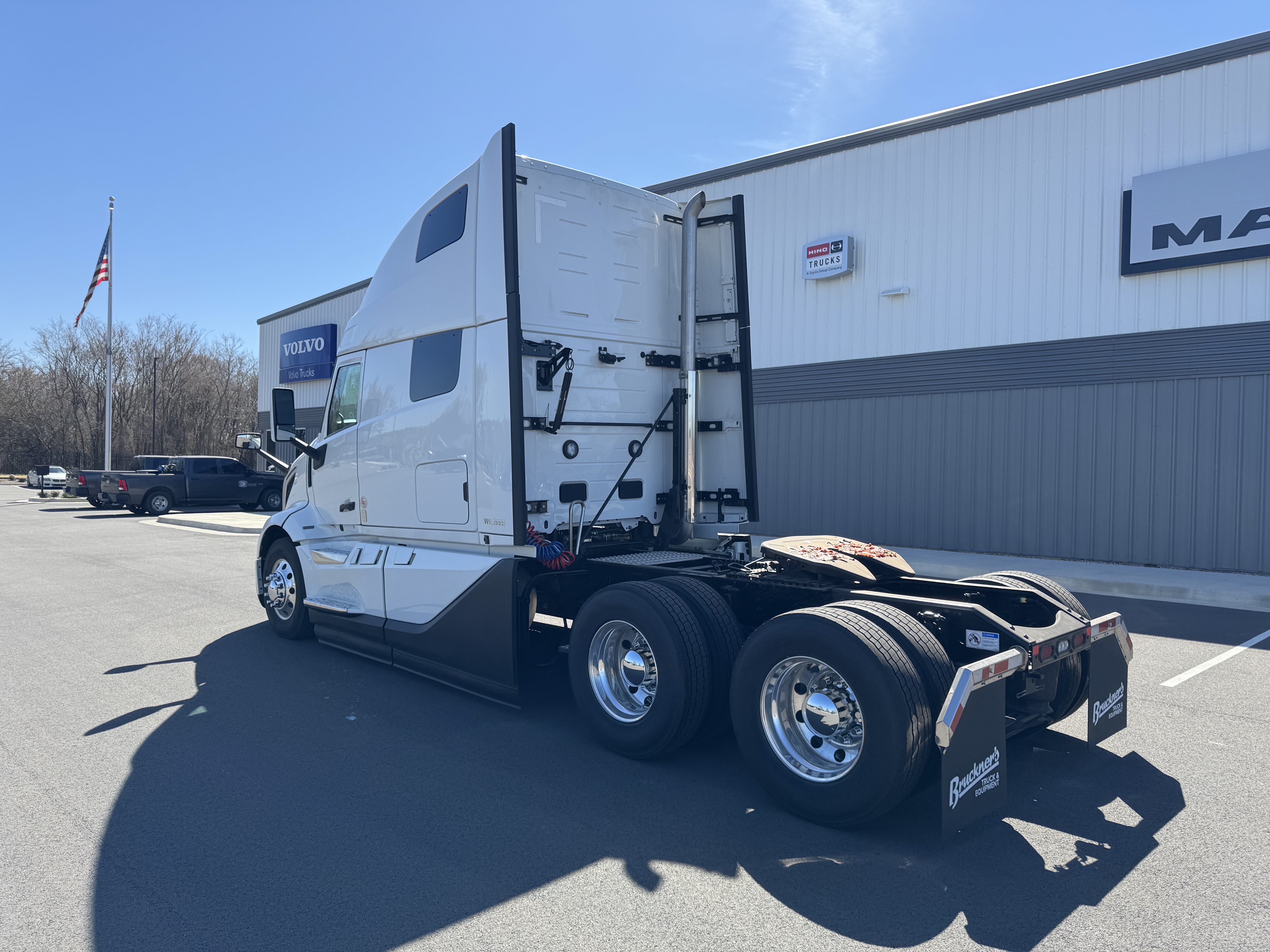 2026 Volvo - image 3