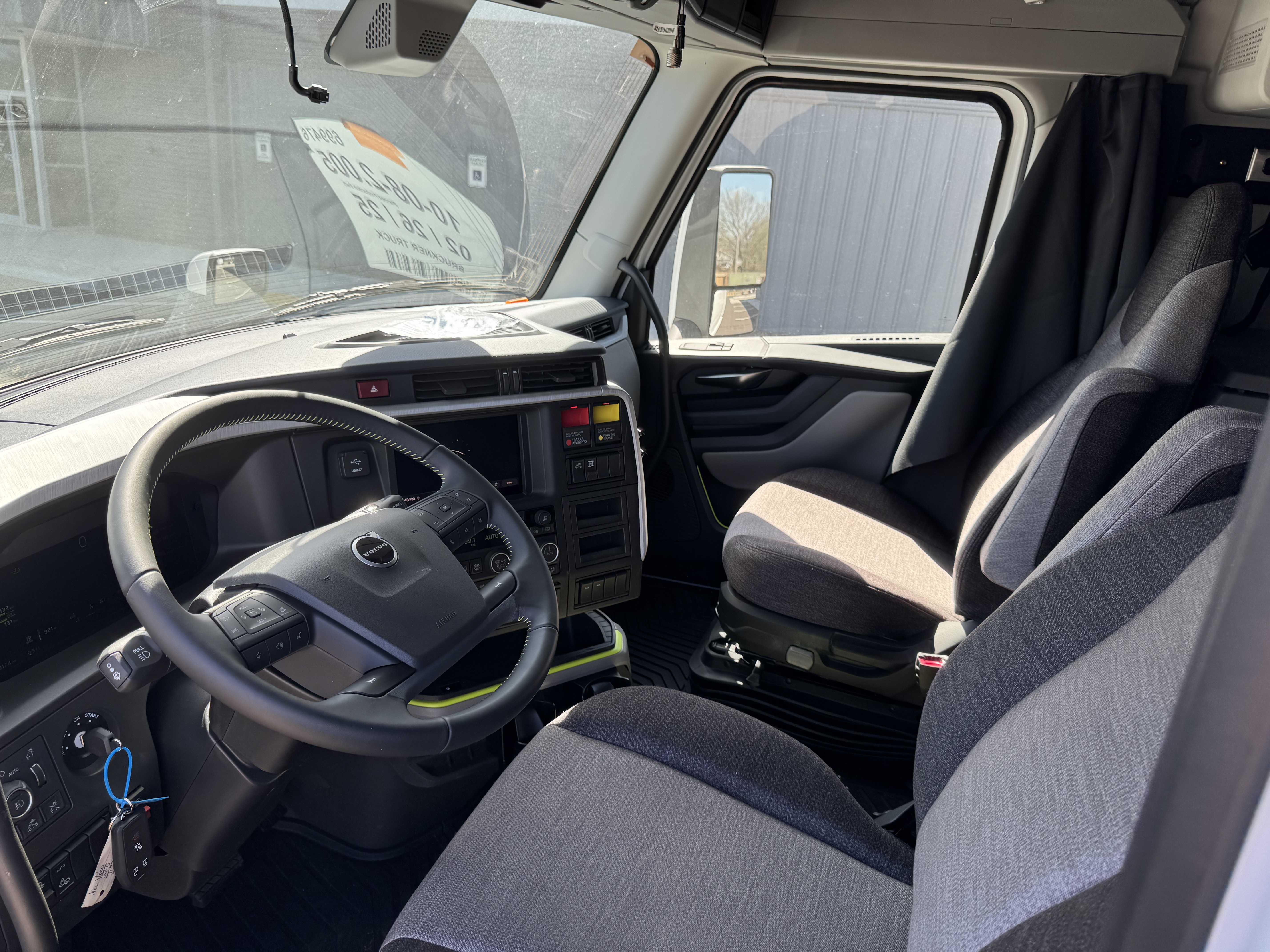 2026 Volvo - image 9