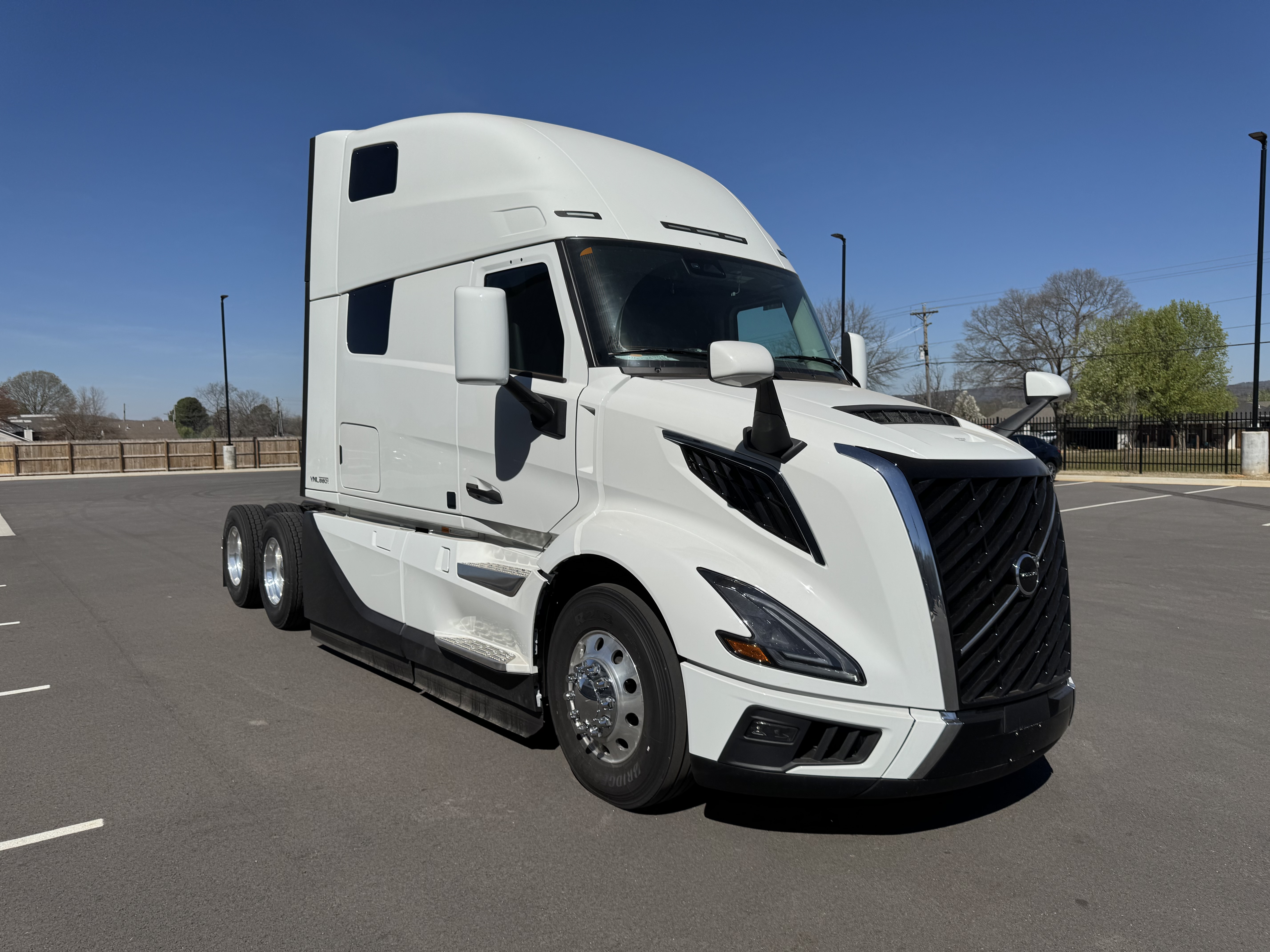 2026 Volvo - image 7