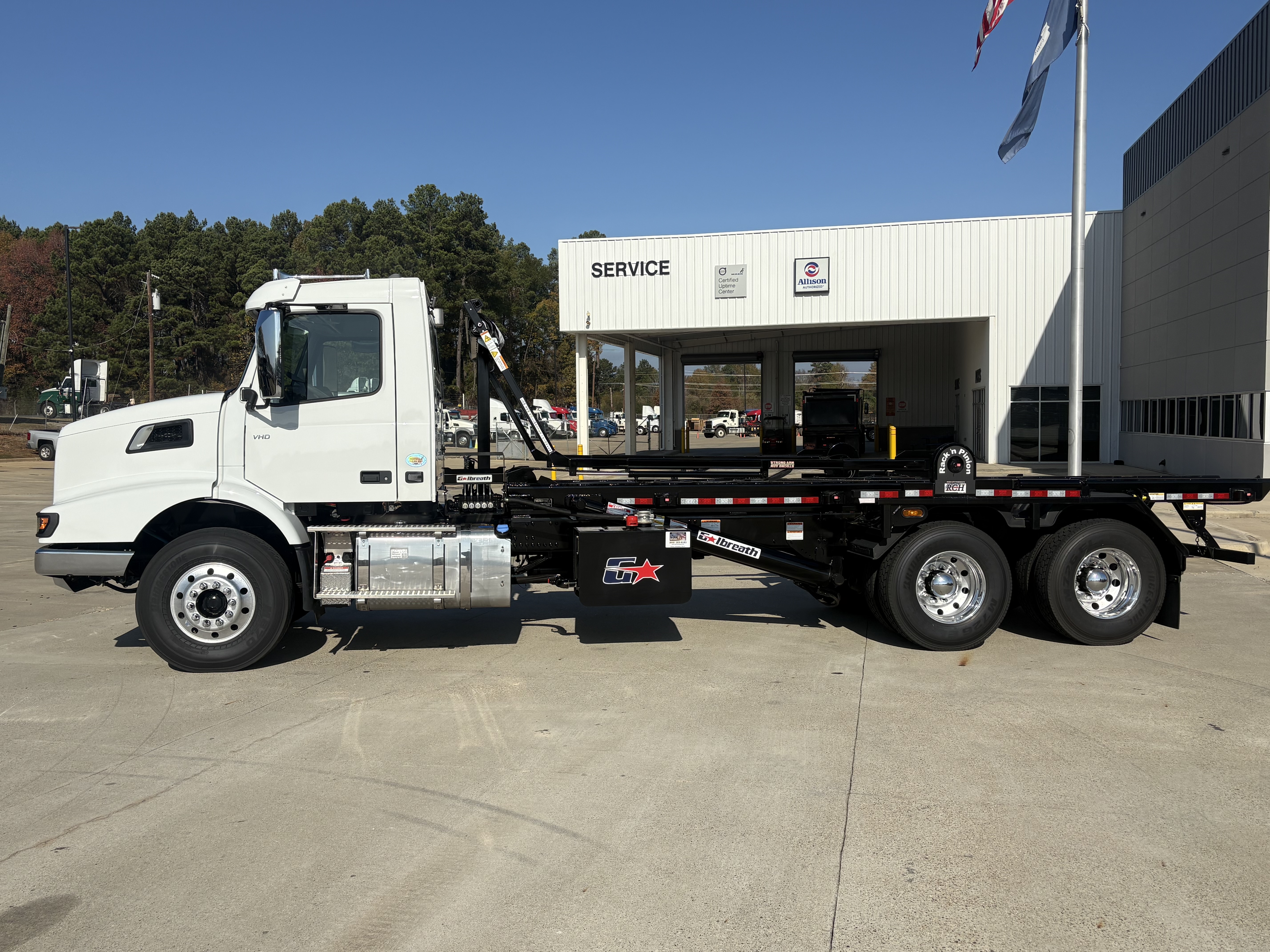 2026 Volvo - image 3