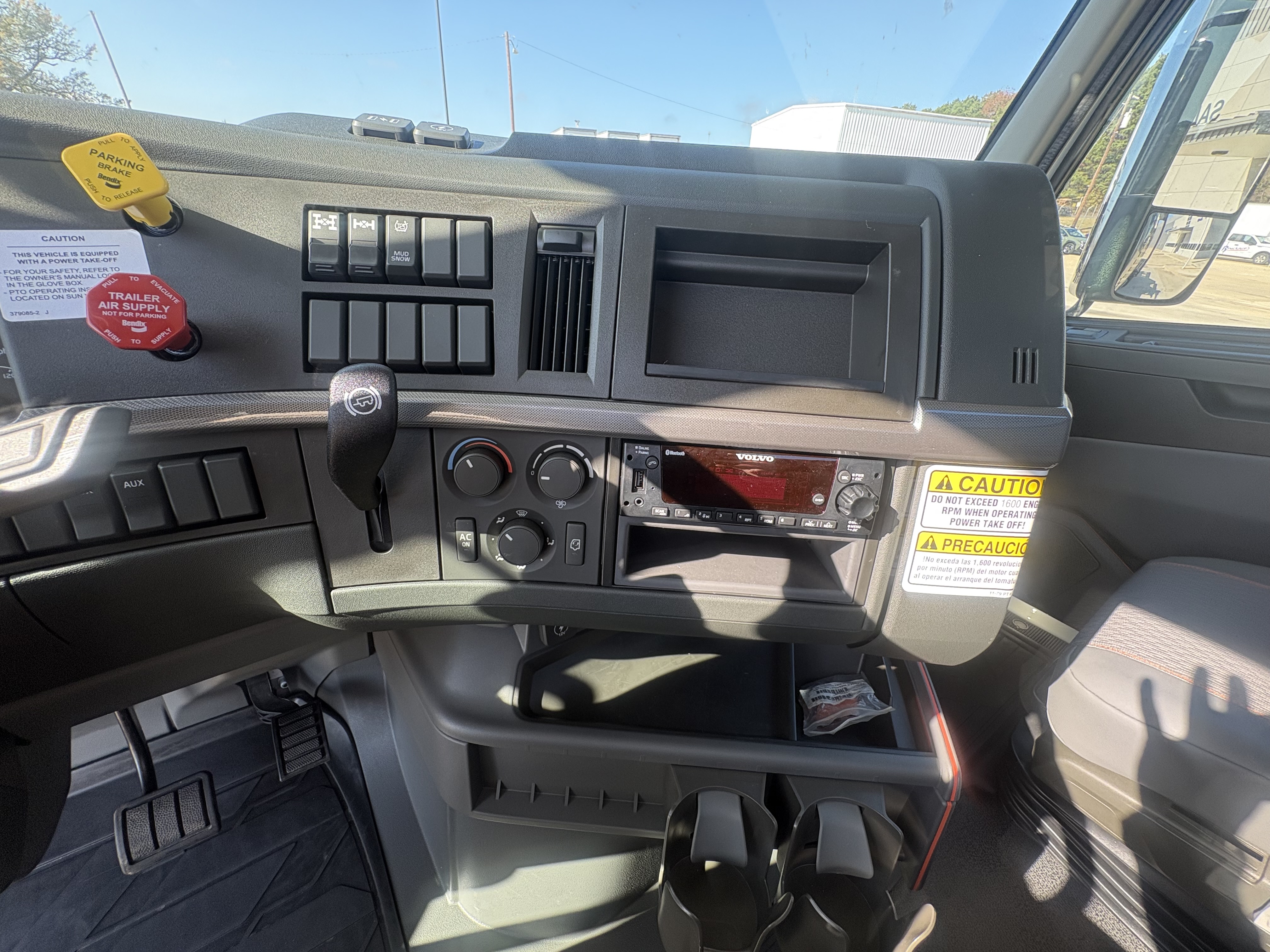 2026 Volvo - image 15