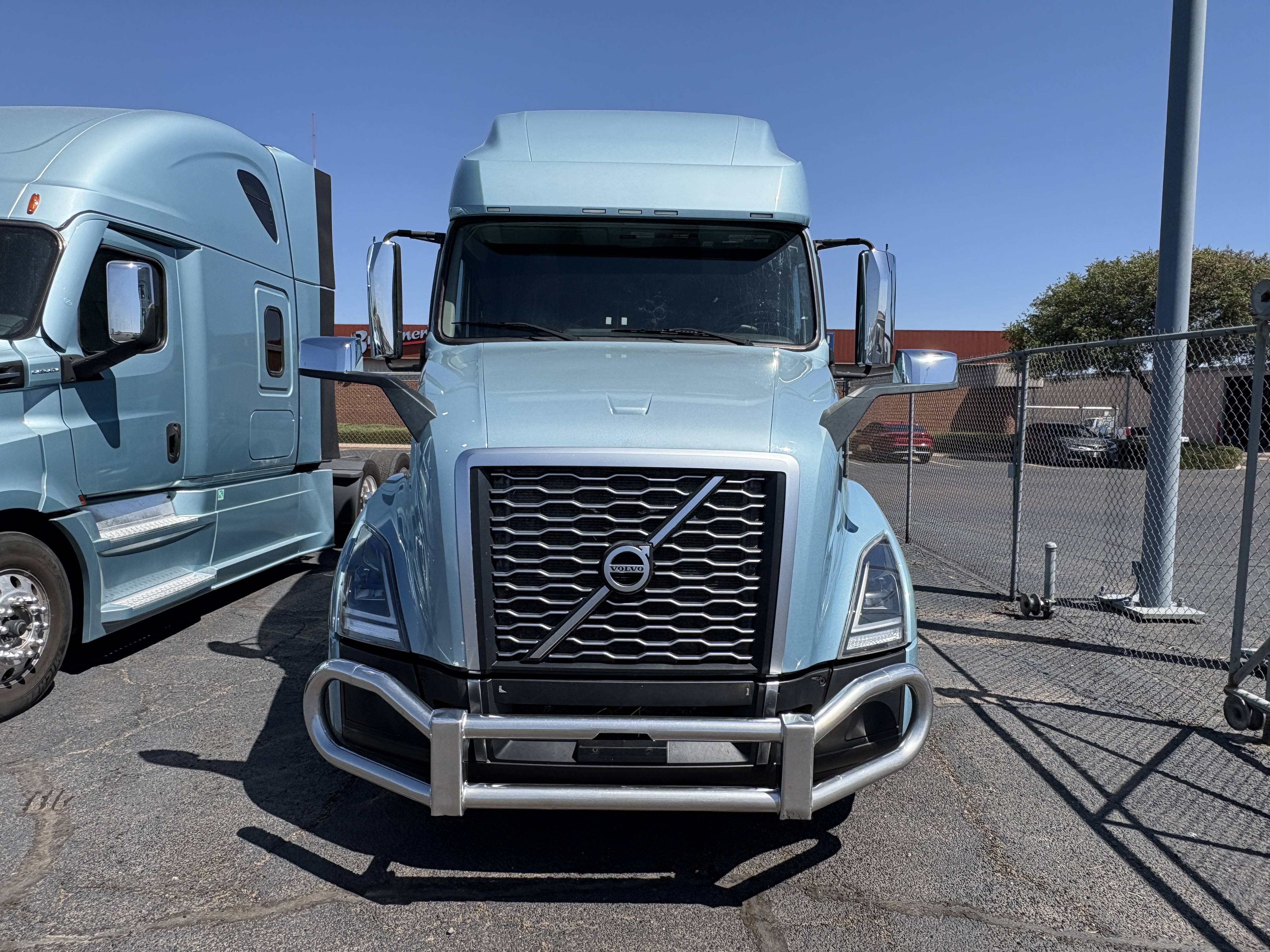 2022 Volvo VNL 760 in Shreveport, LA — photo 2