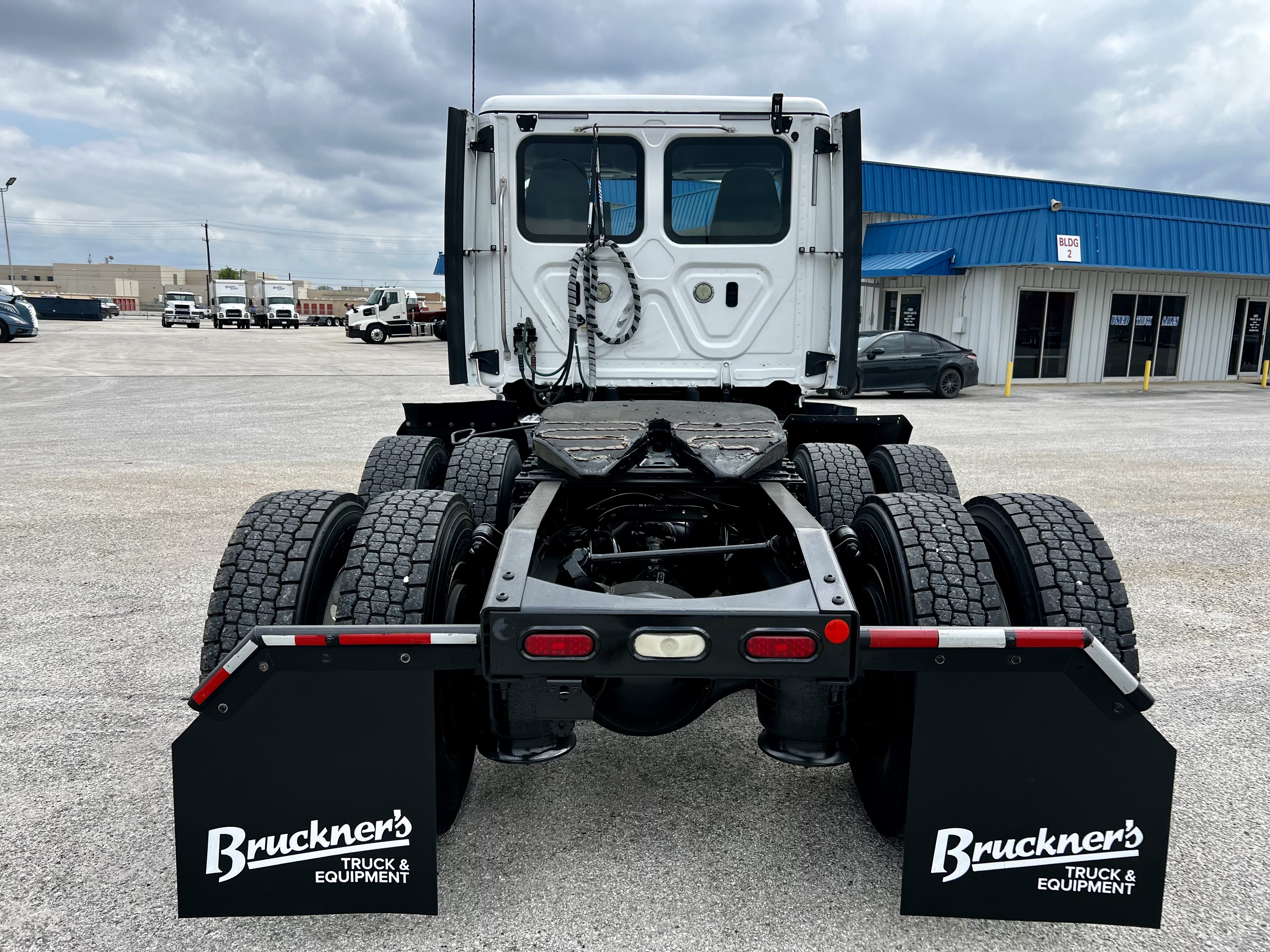 2020 Freightliner Cascadia in San Antonio, TX — photo 8