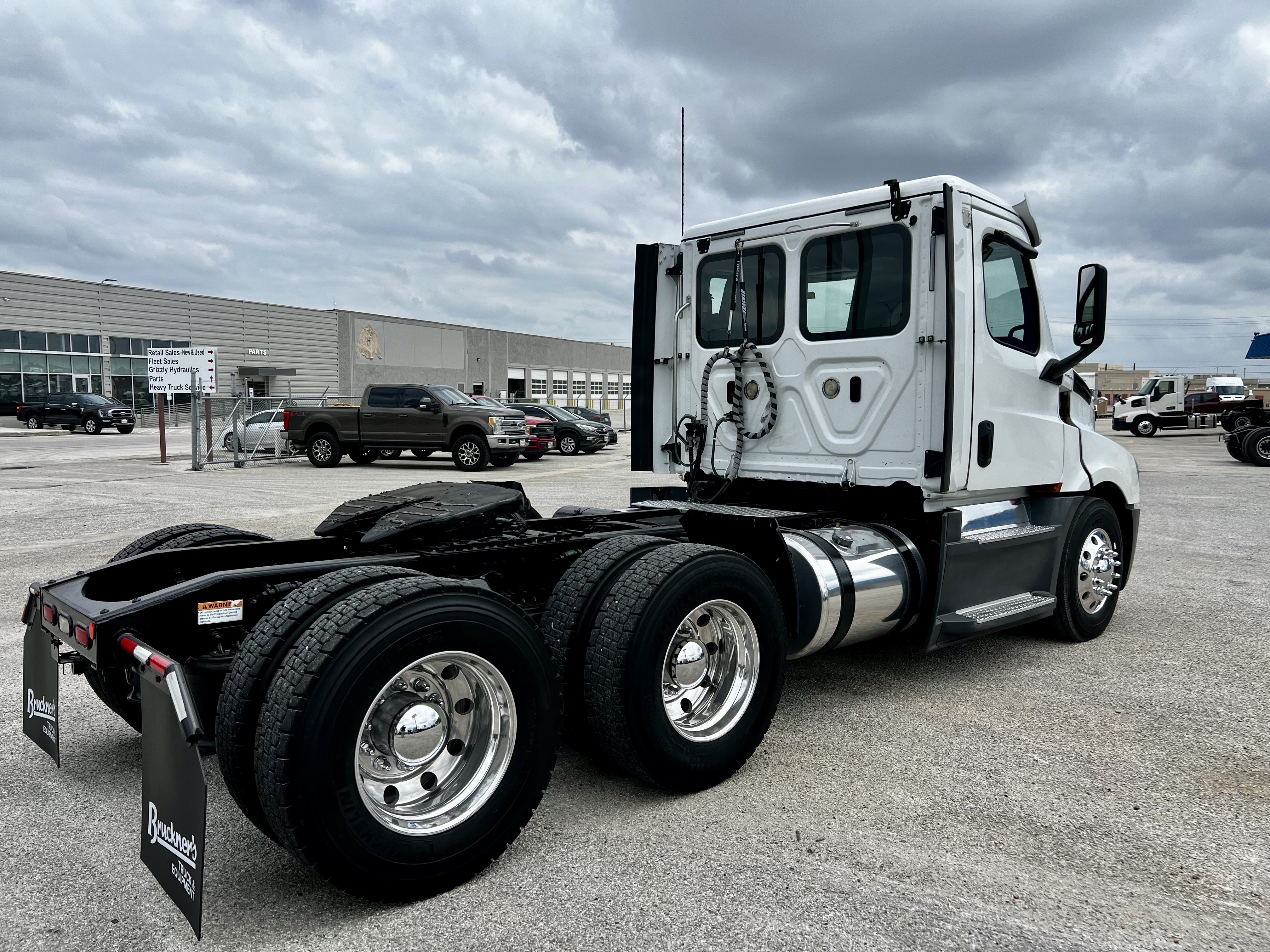 2020 Freightliner Cascadia in San Antonio, TX — photo 4