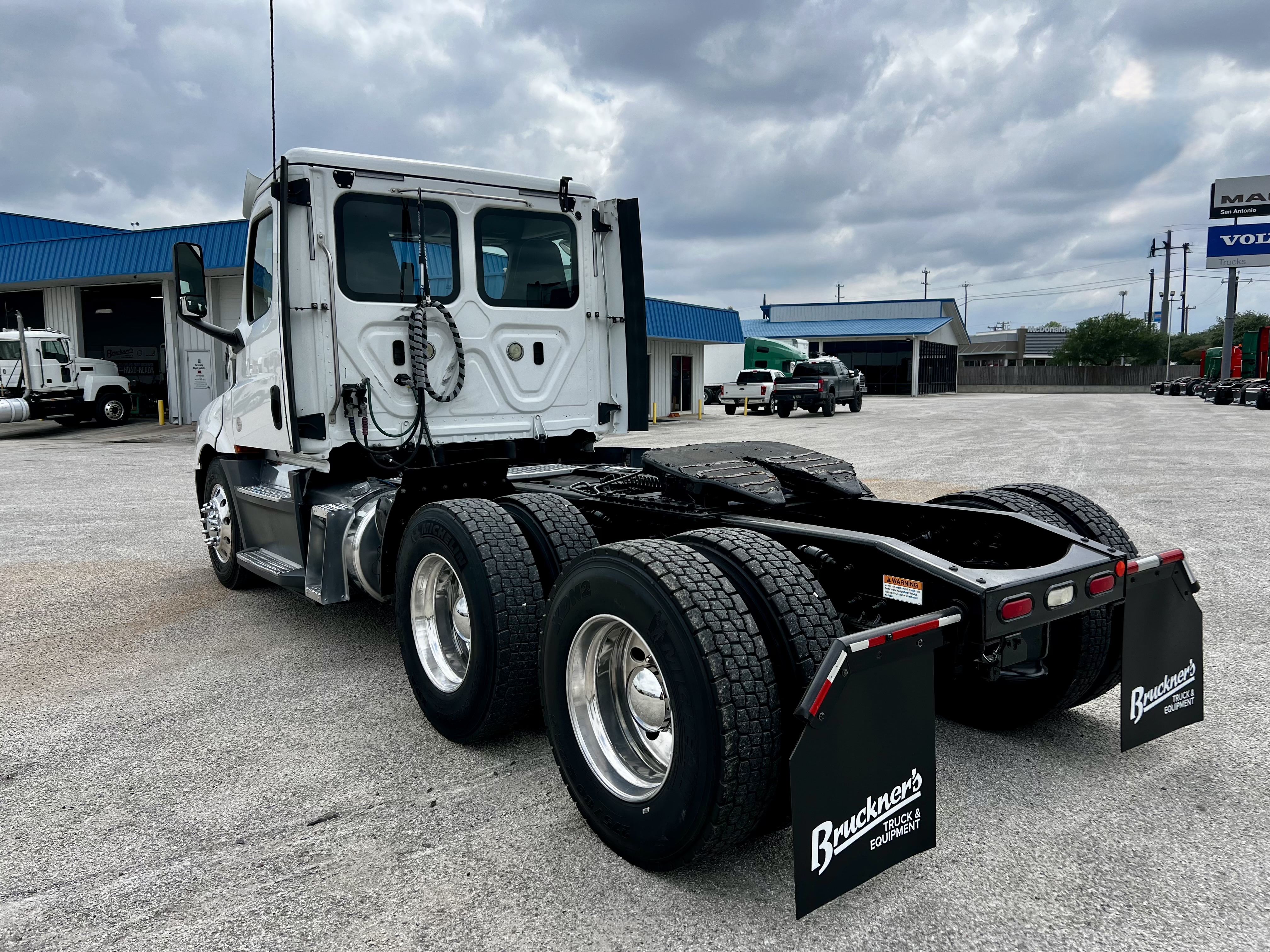 2020 Freightliner Cascadia in San Antonio, TX — photo 6