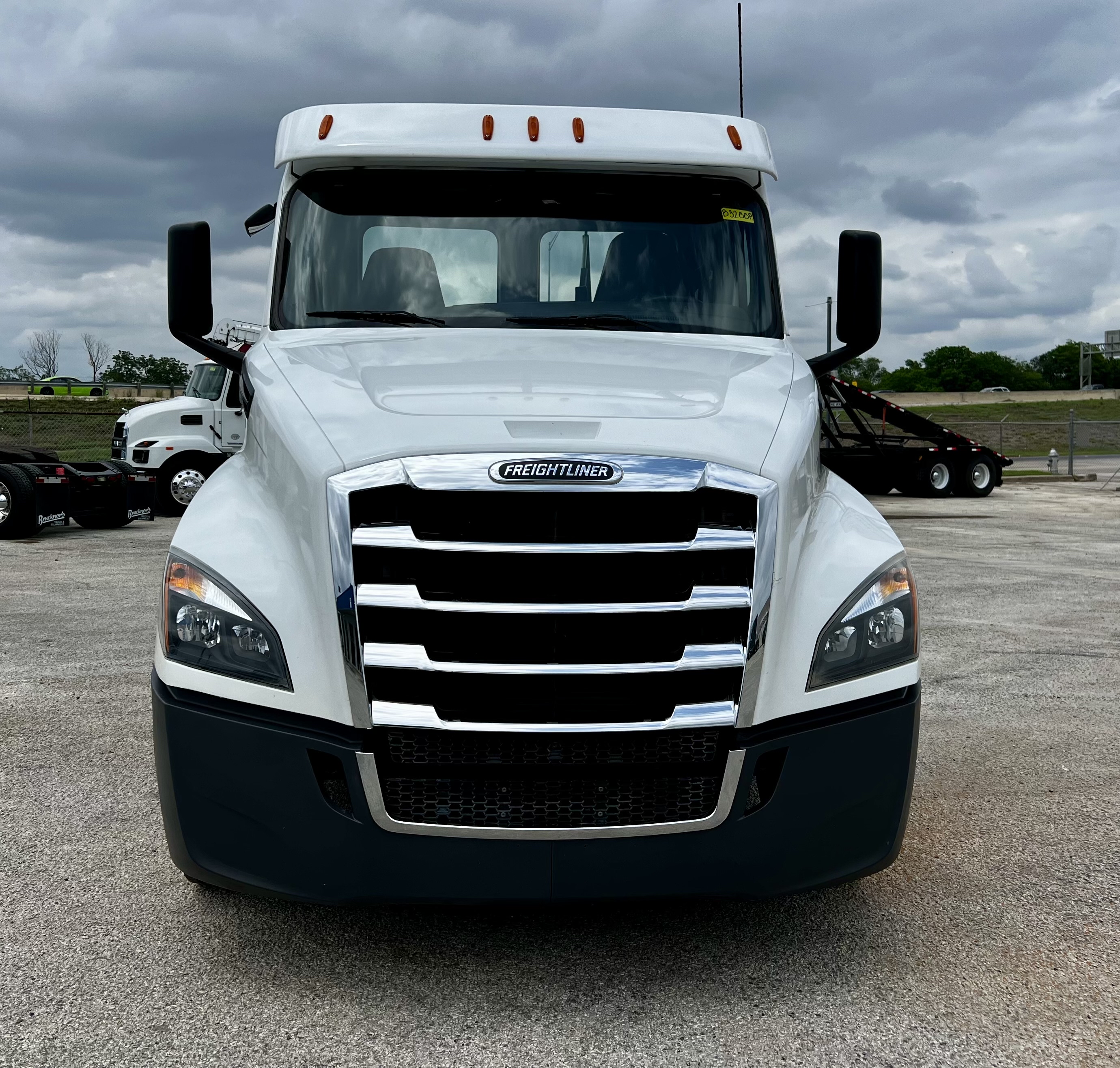 2020 Freightliner Cascadia in San Antonio, TX — photo 3