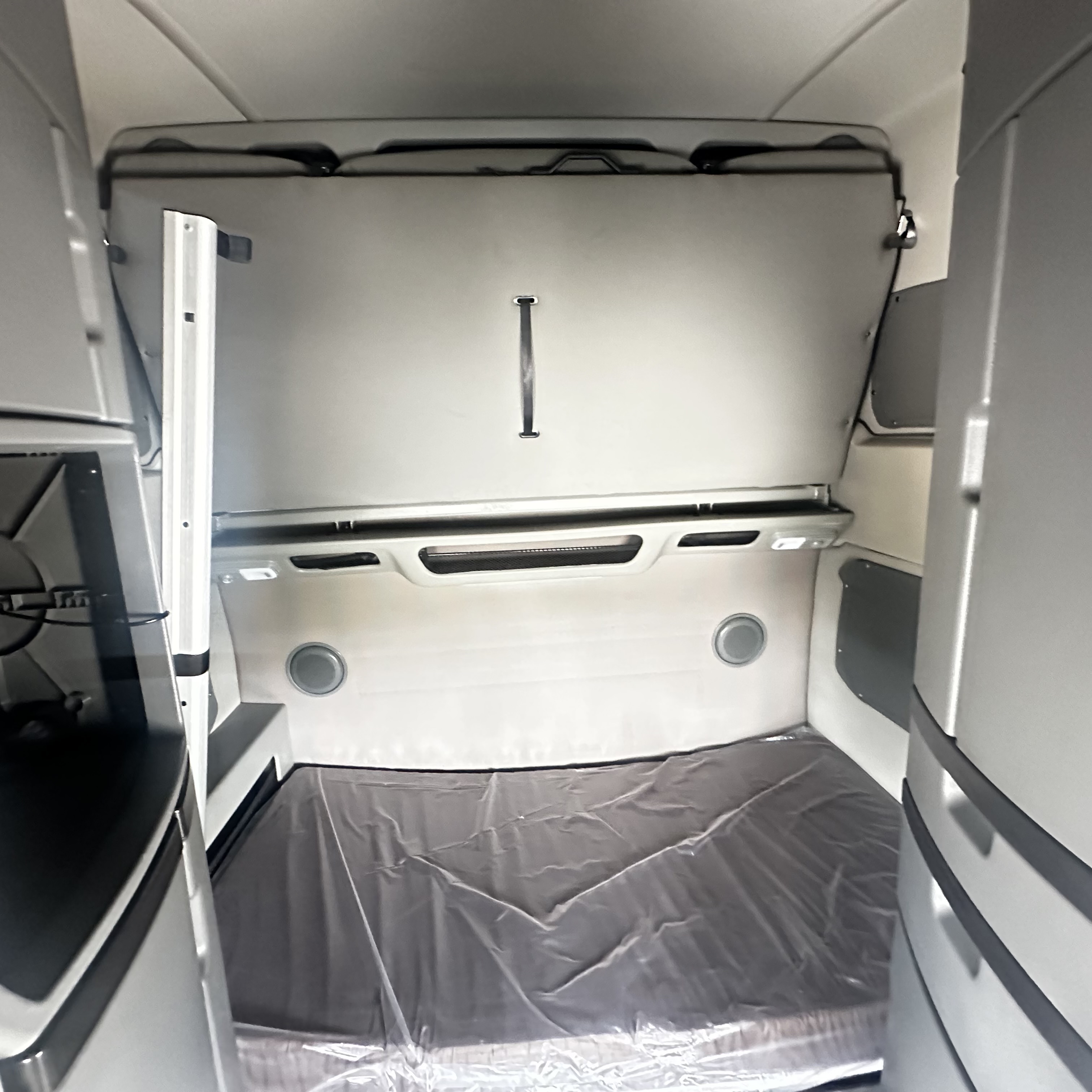 2023 Volvo VNL 860 in San Antonio, TX — photo 7