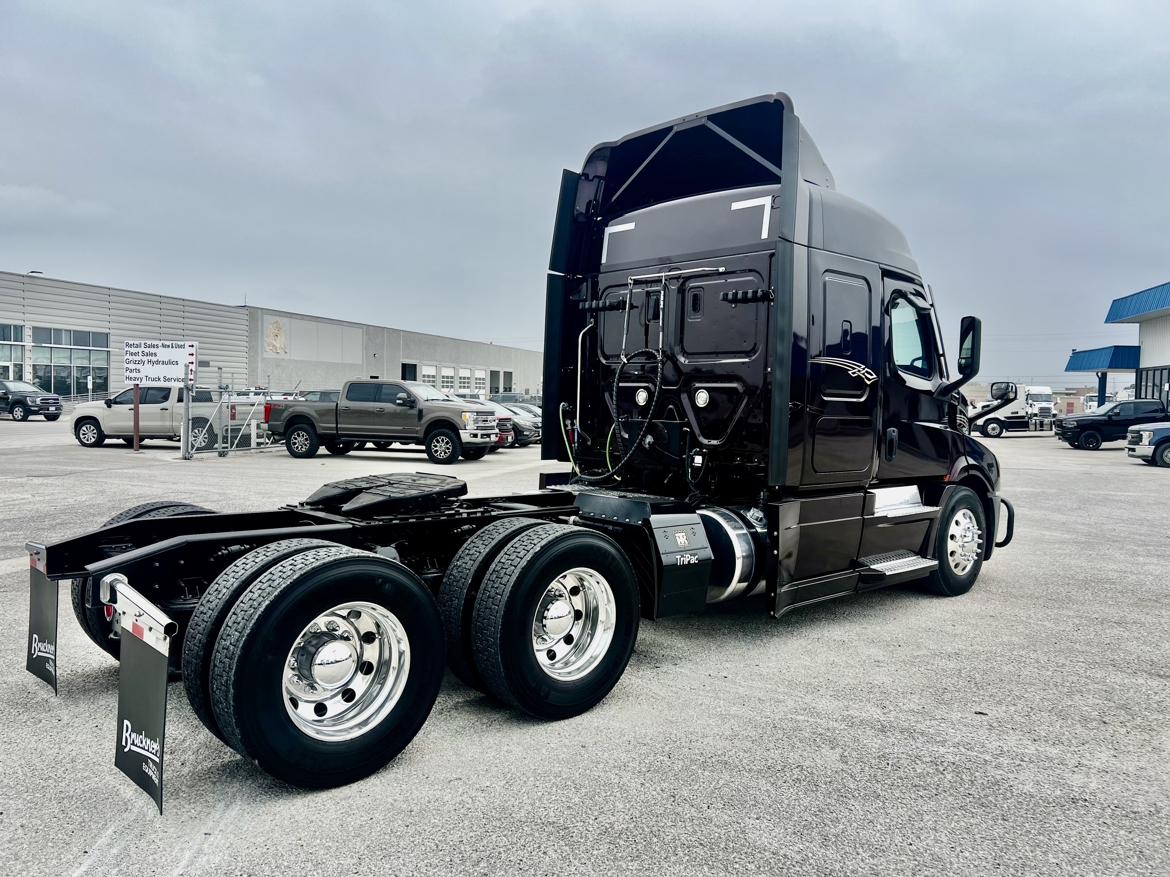 2023 Freightliner Cascadia in San Antonio, TX — photo 6
