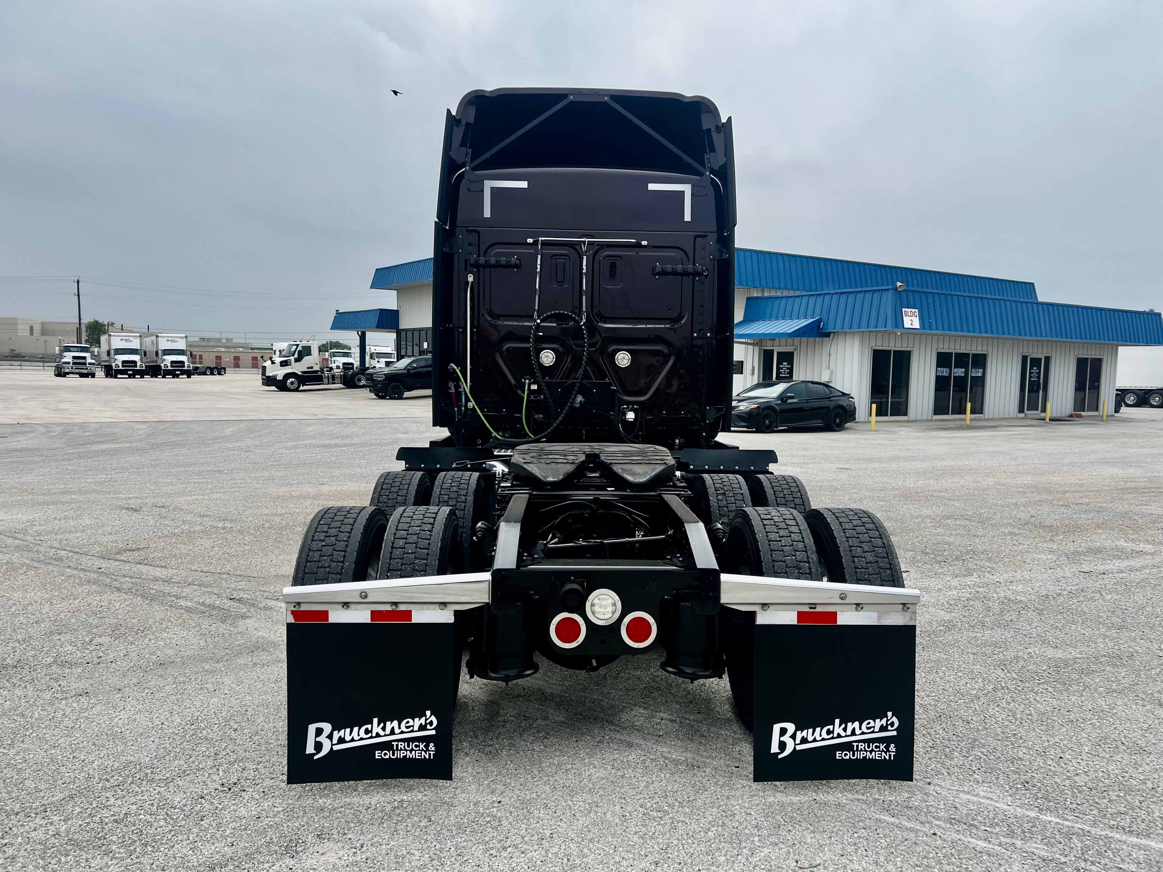 2023 Freightliner Cascadia in San Antonio, TX — photo 5