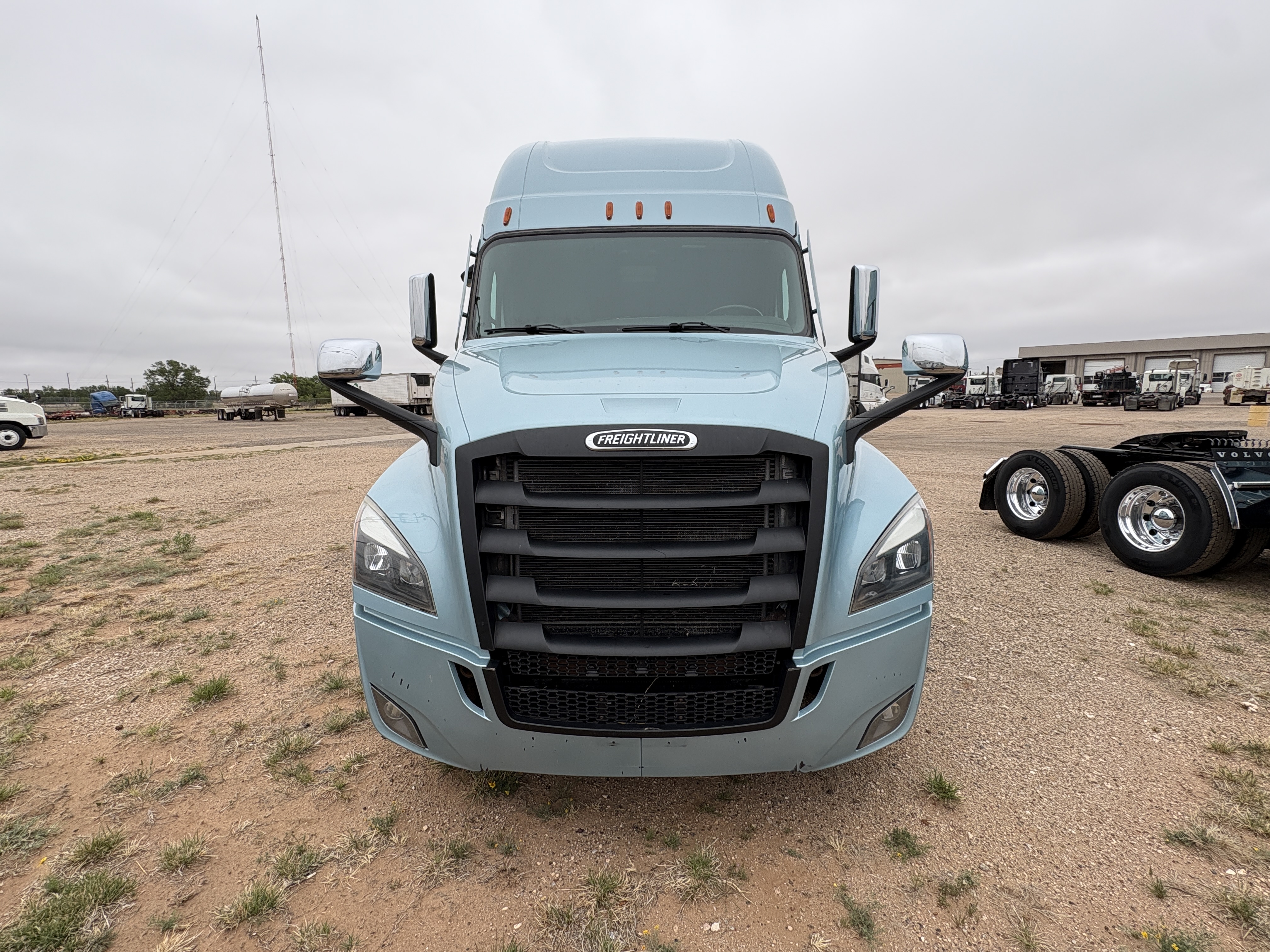 2023 Freightliner Cascadia in San Antonio, TX — photo 2