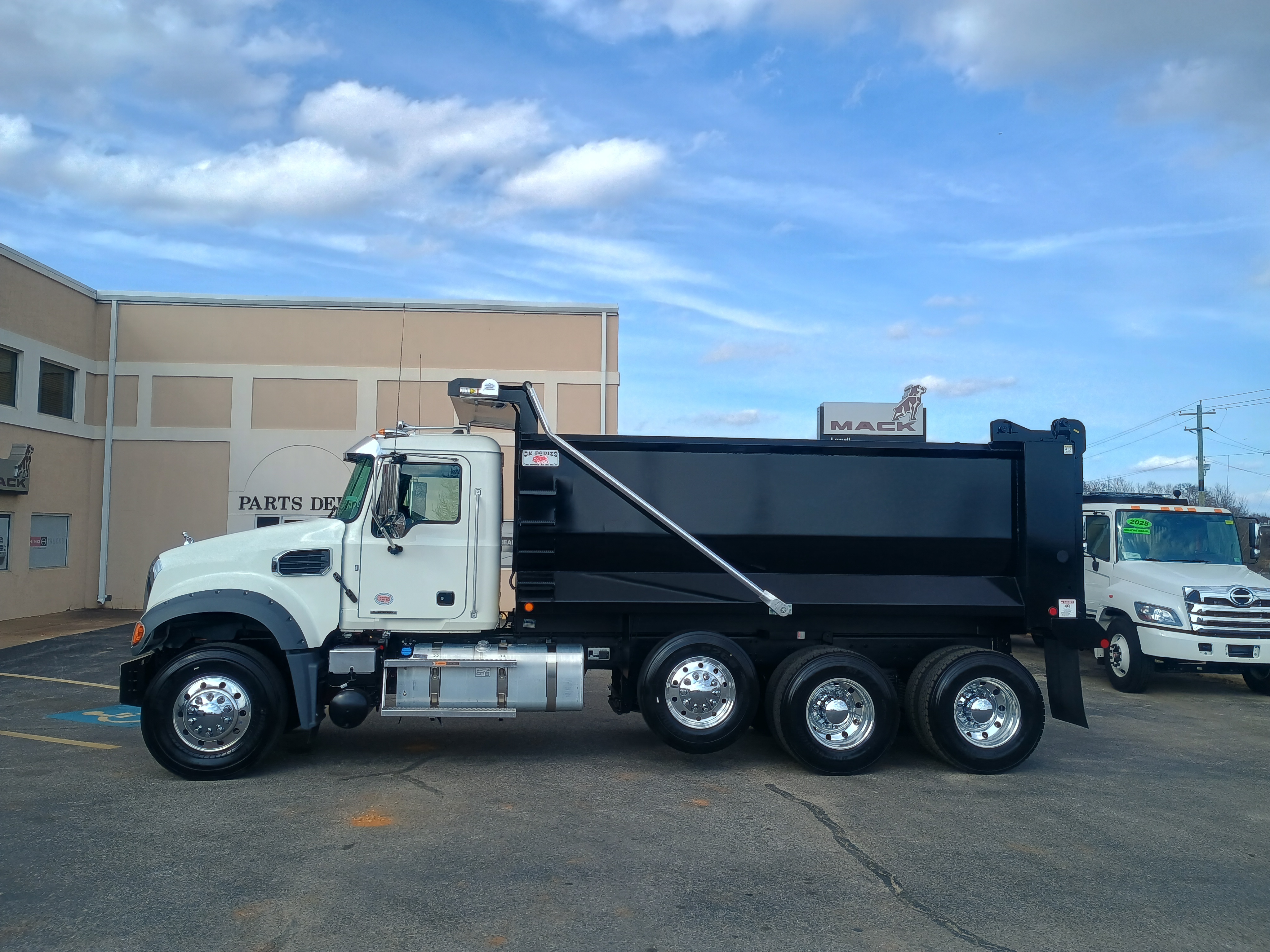 2026 Mack Granite in Lowell, AR — photo 3