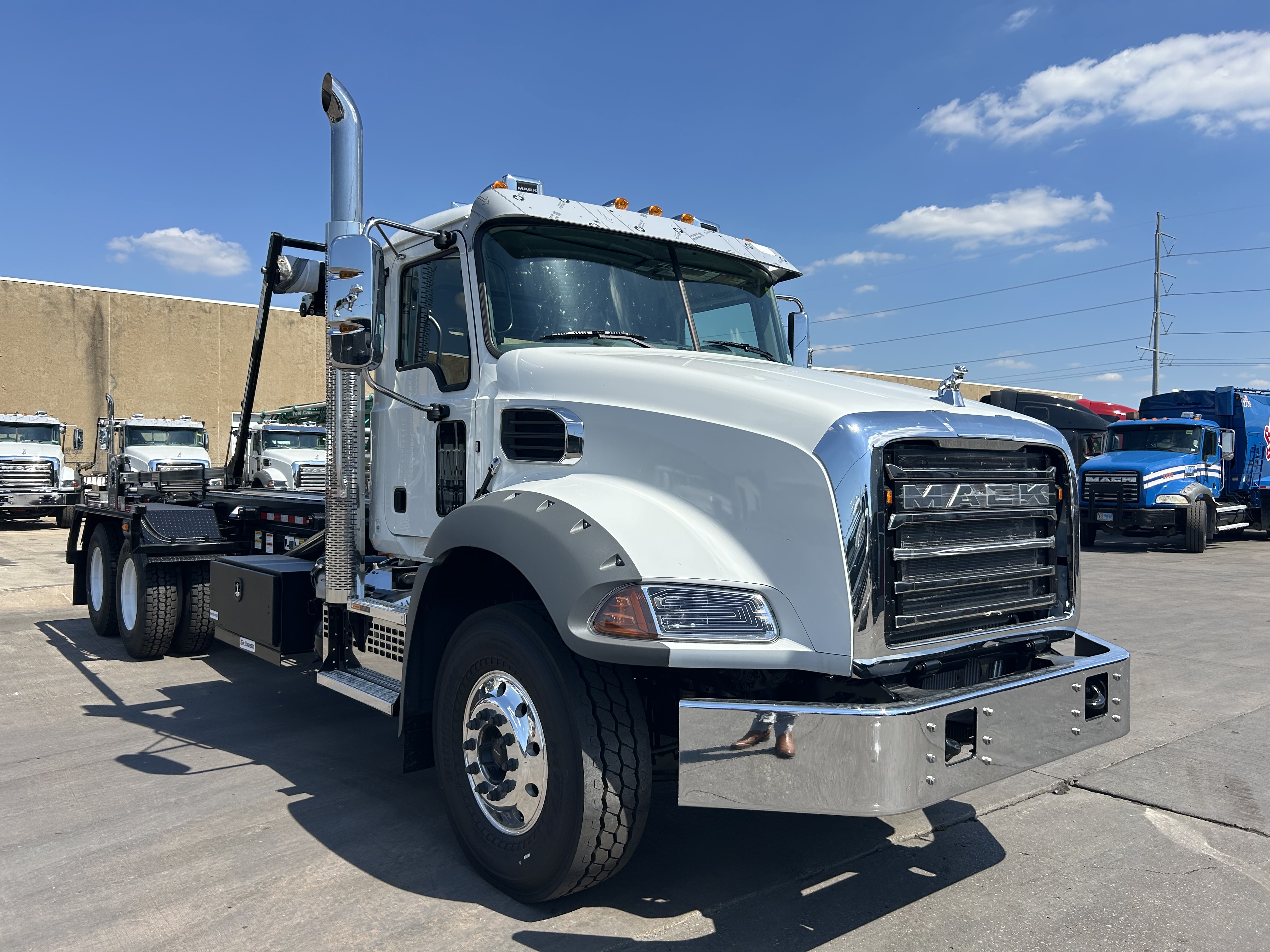 2026 Mack Granite in Dallas Irving Blvd, TX — photo 3