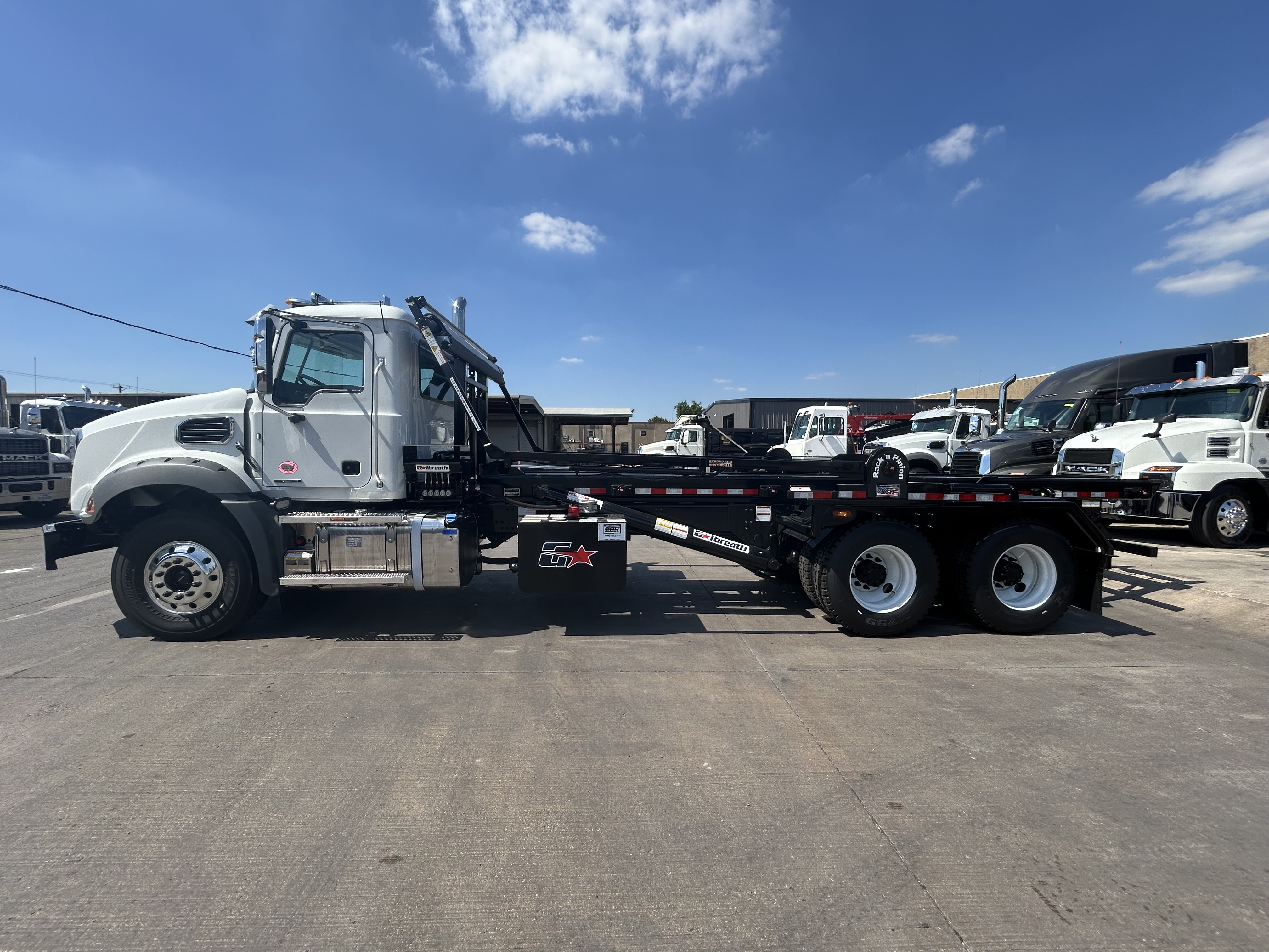 2026 Mack Granite in Dallas Irving Blvd, TX — photo 4