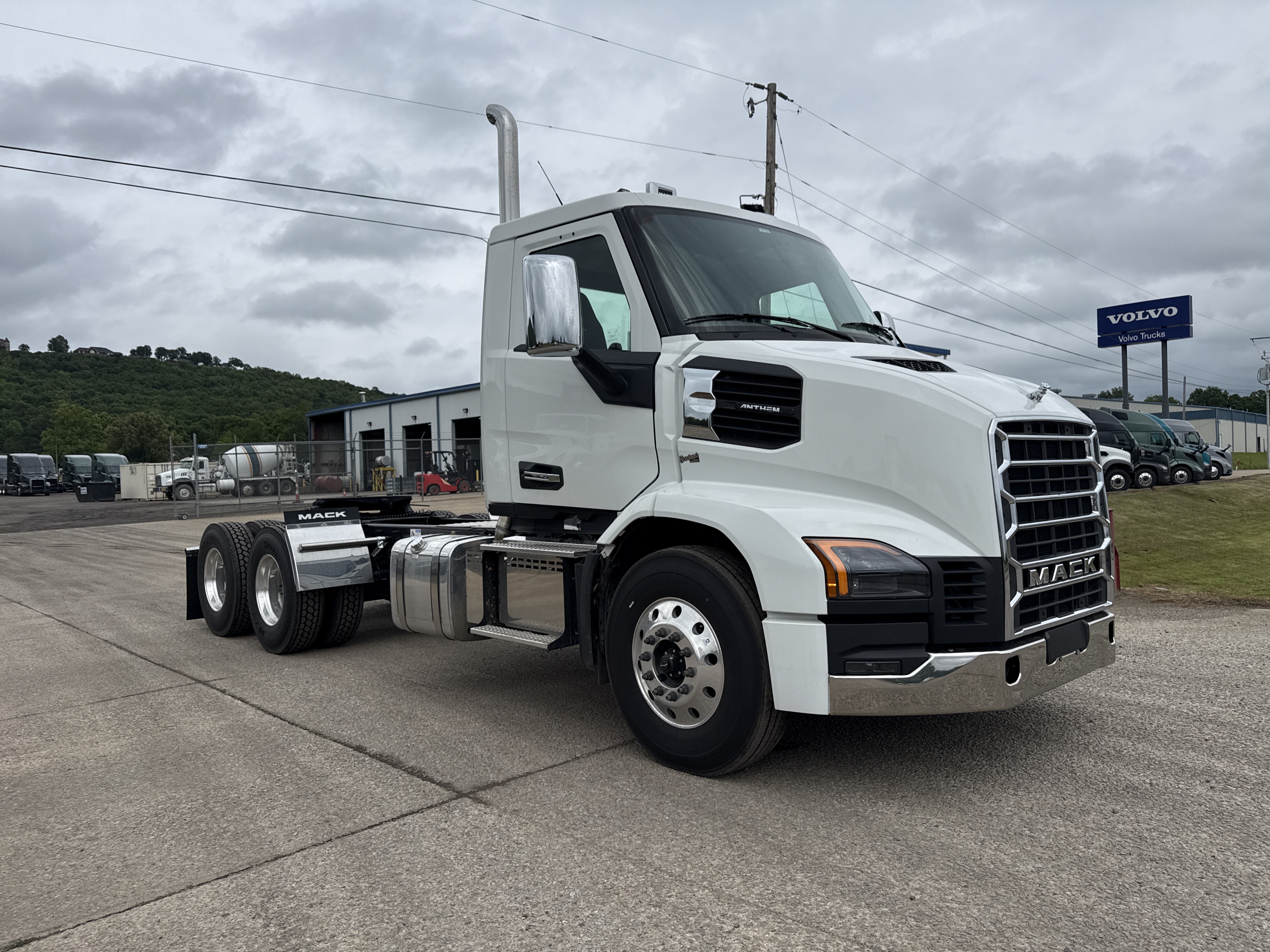 2027 Mack Anthem in Pottsville, PA — photo 3